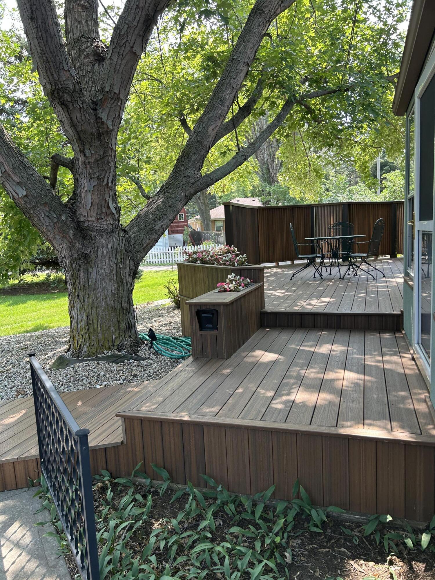 910 Foss Place