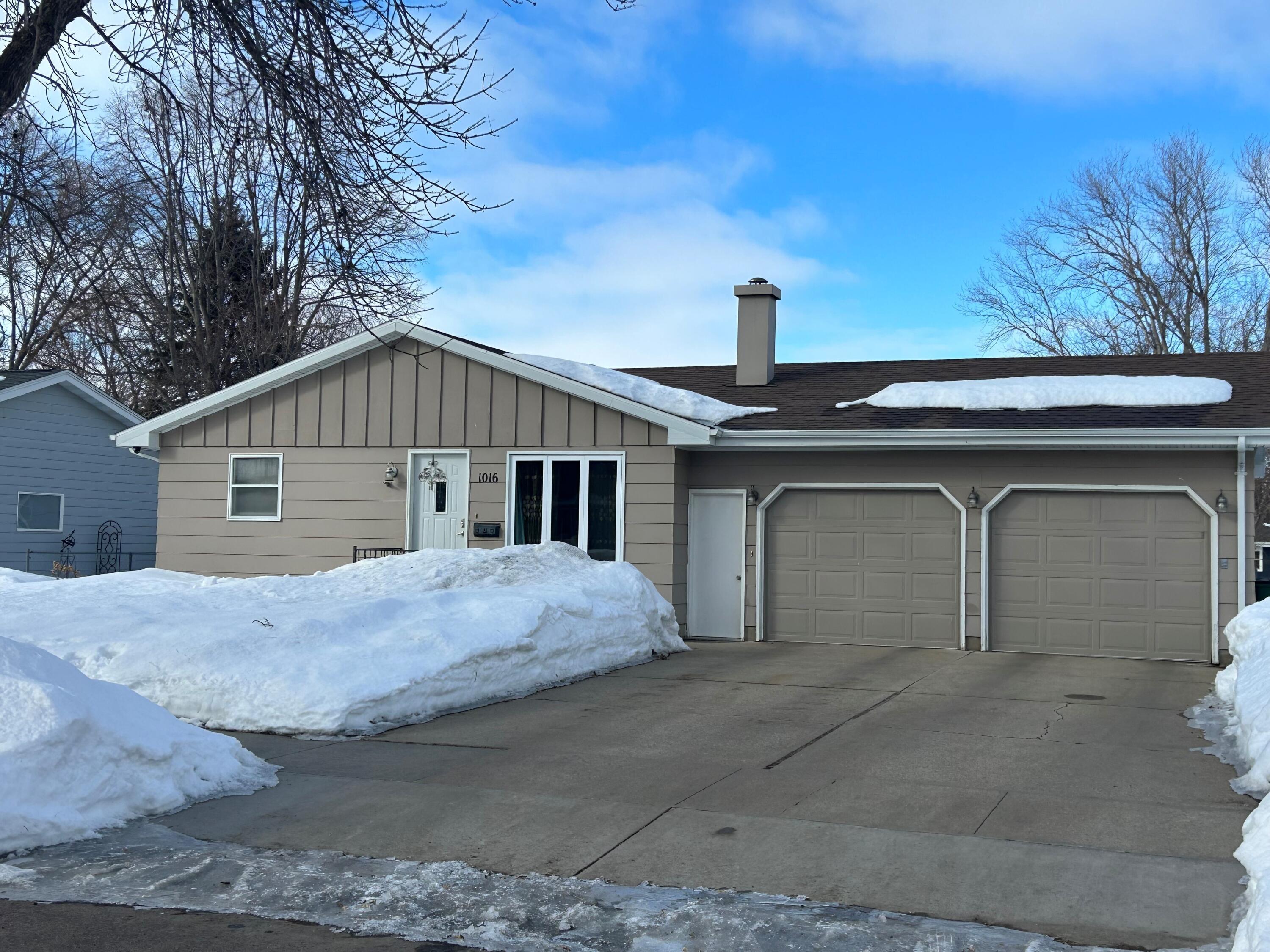 1016 W Cedar Ave