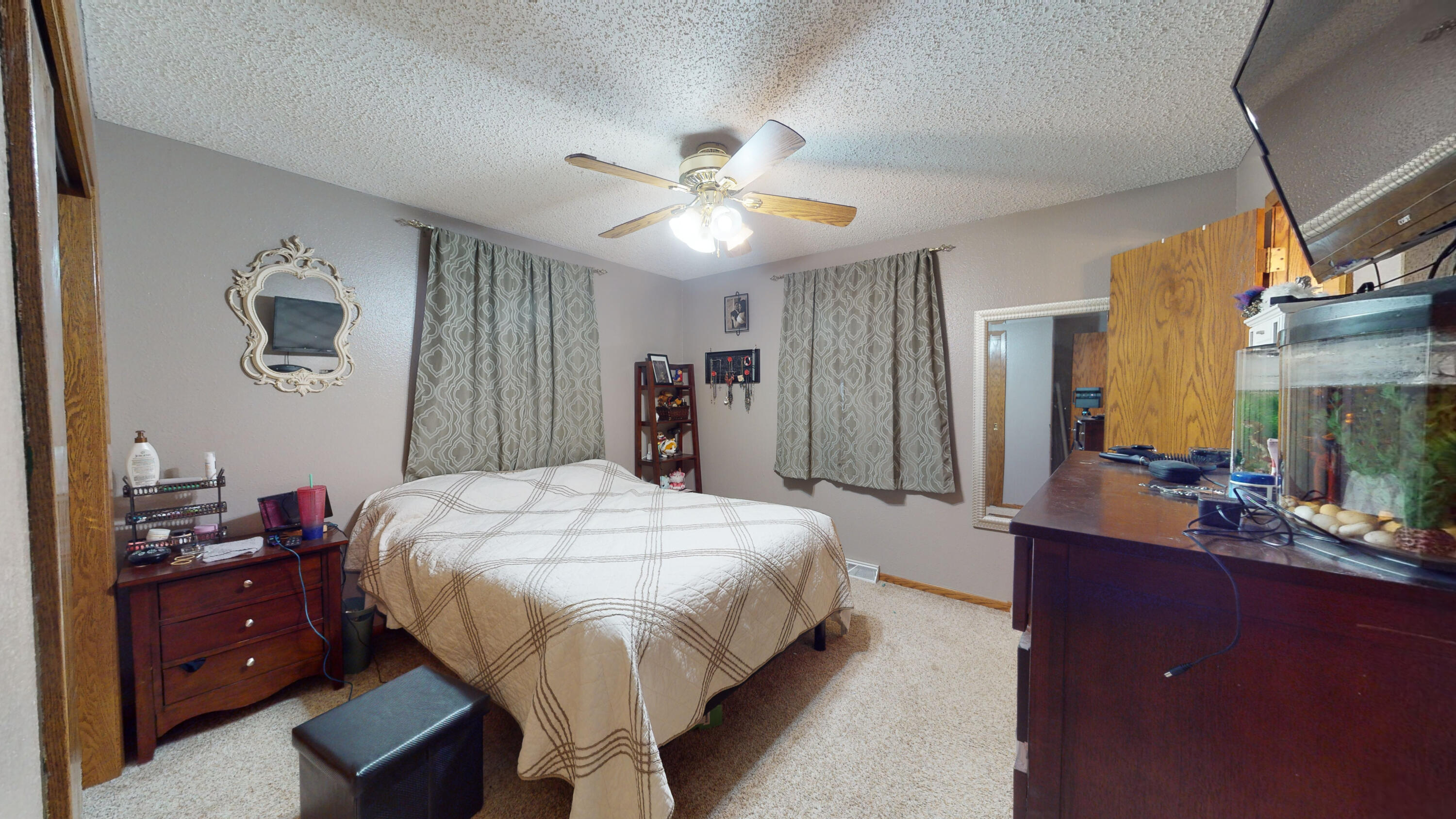 1016 W Cedar Ave
