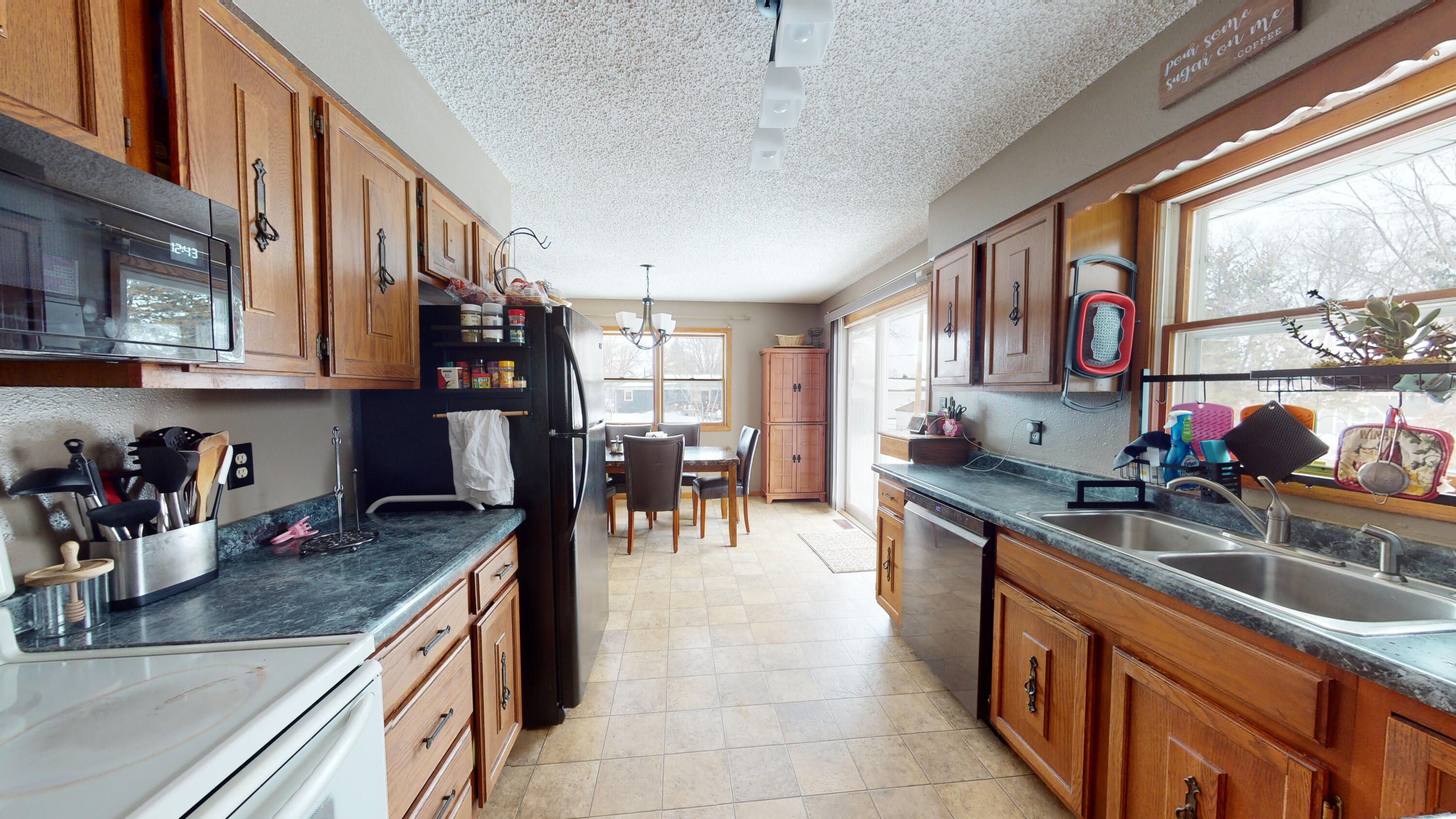 1016 W Cedar Ave