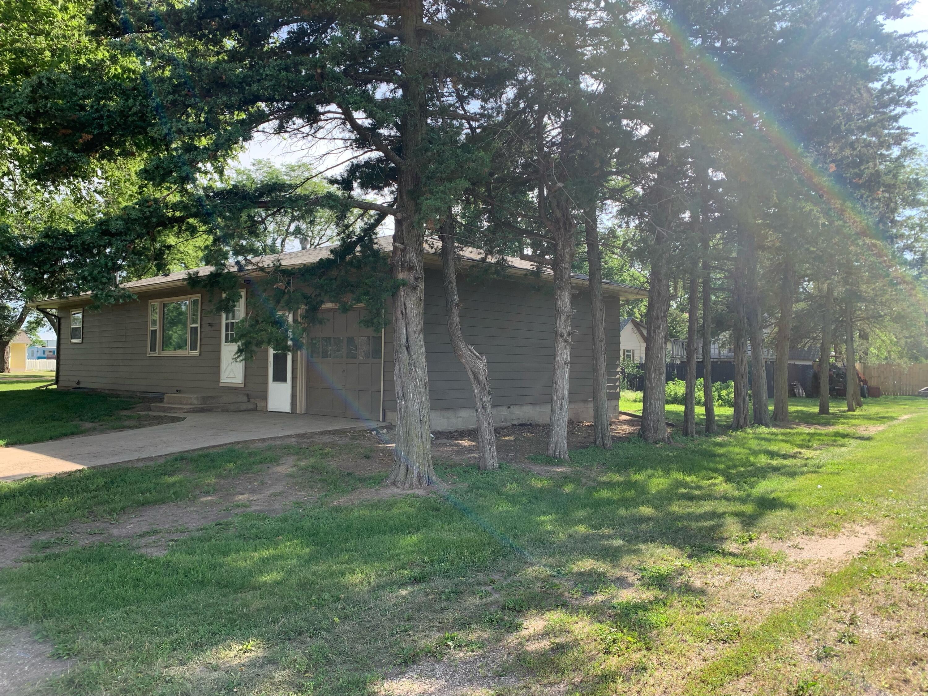 103 N Wallace