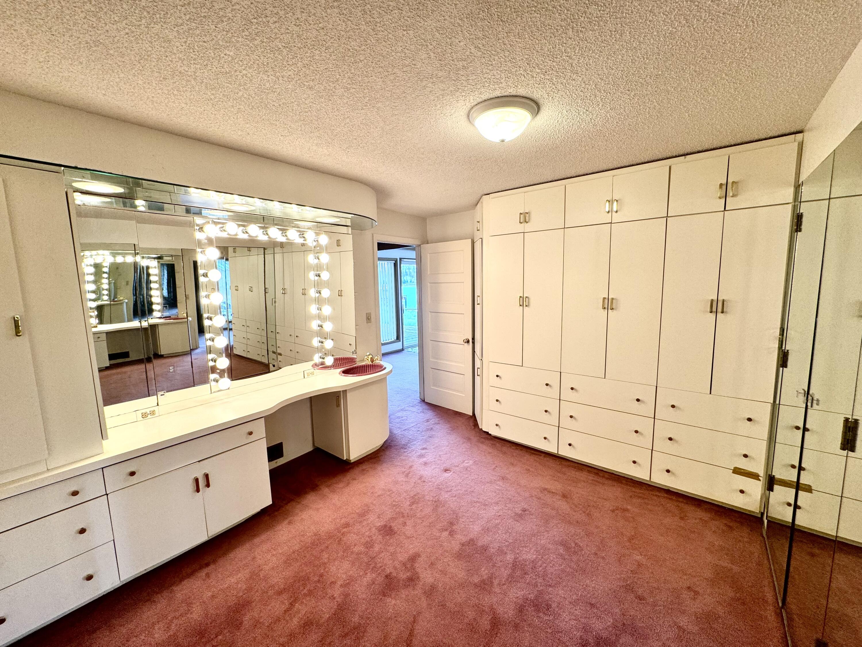 155 S Harmon Dr