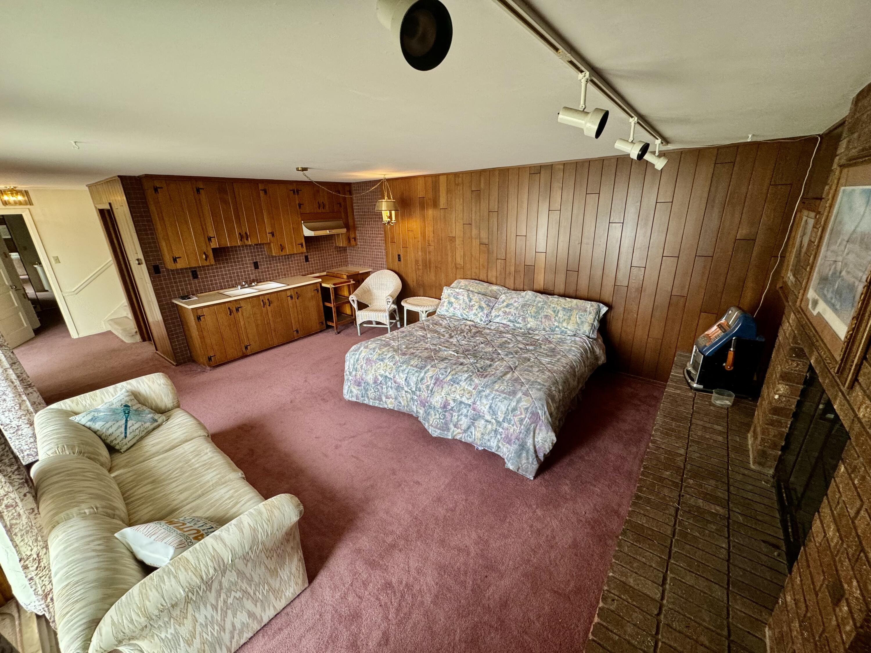 155 S Harmon Dr
