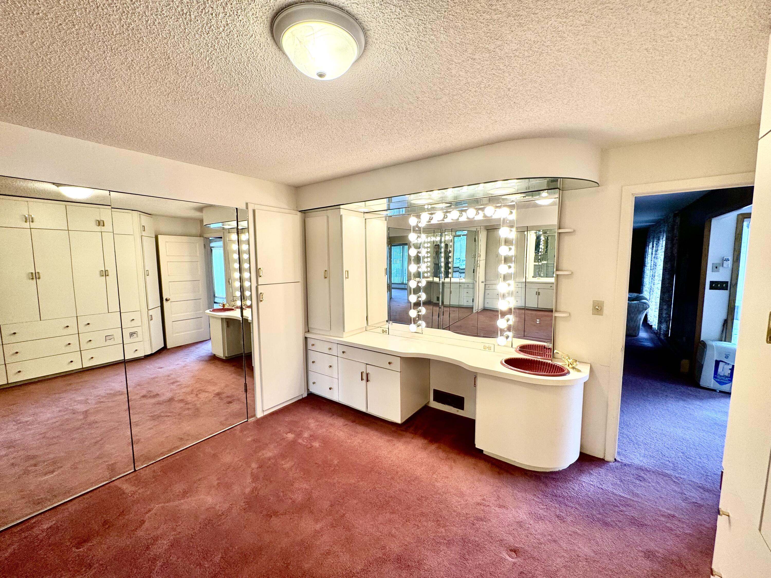 155 S Harmon Dr