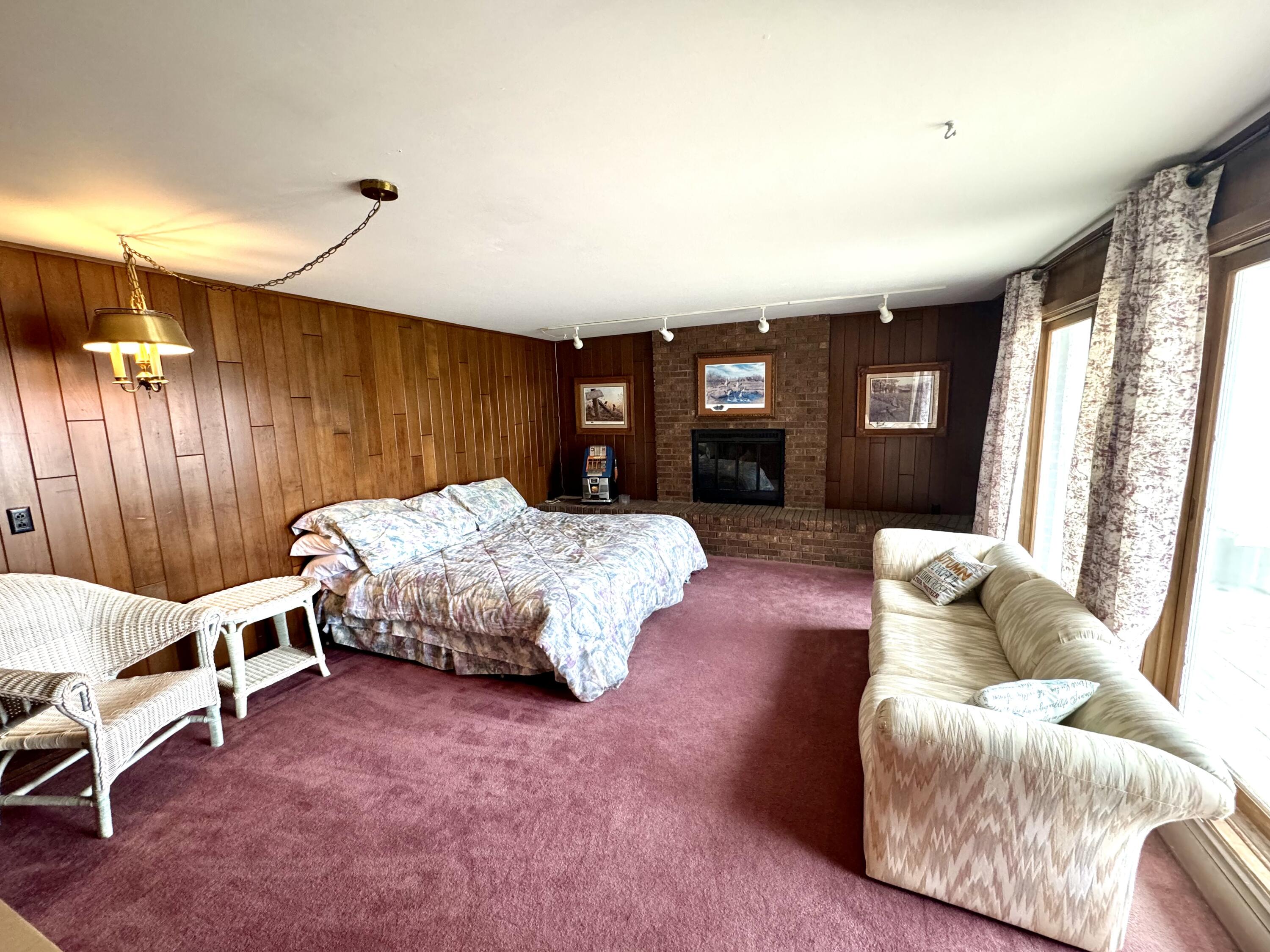155 S Harmon Dr
