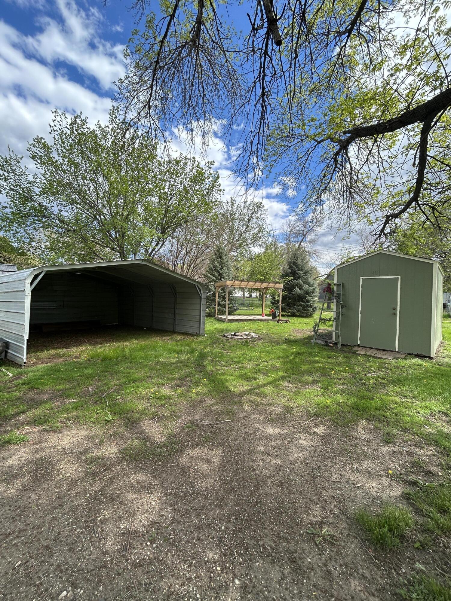 411 E Main St