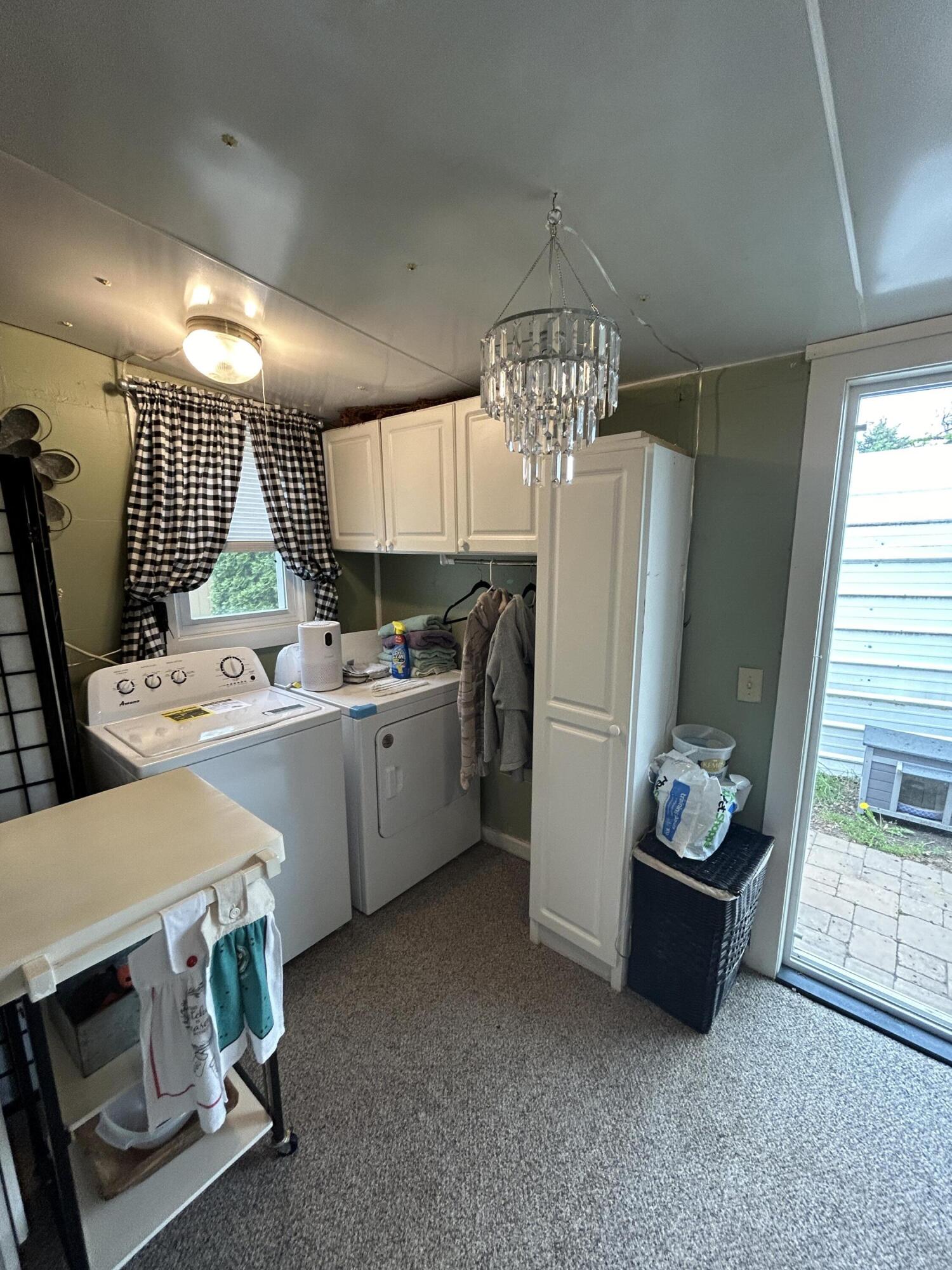 411 E Main St