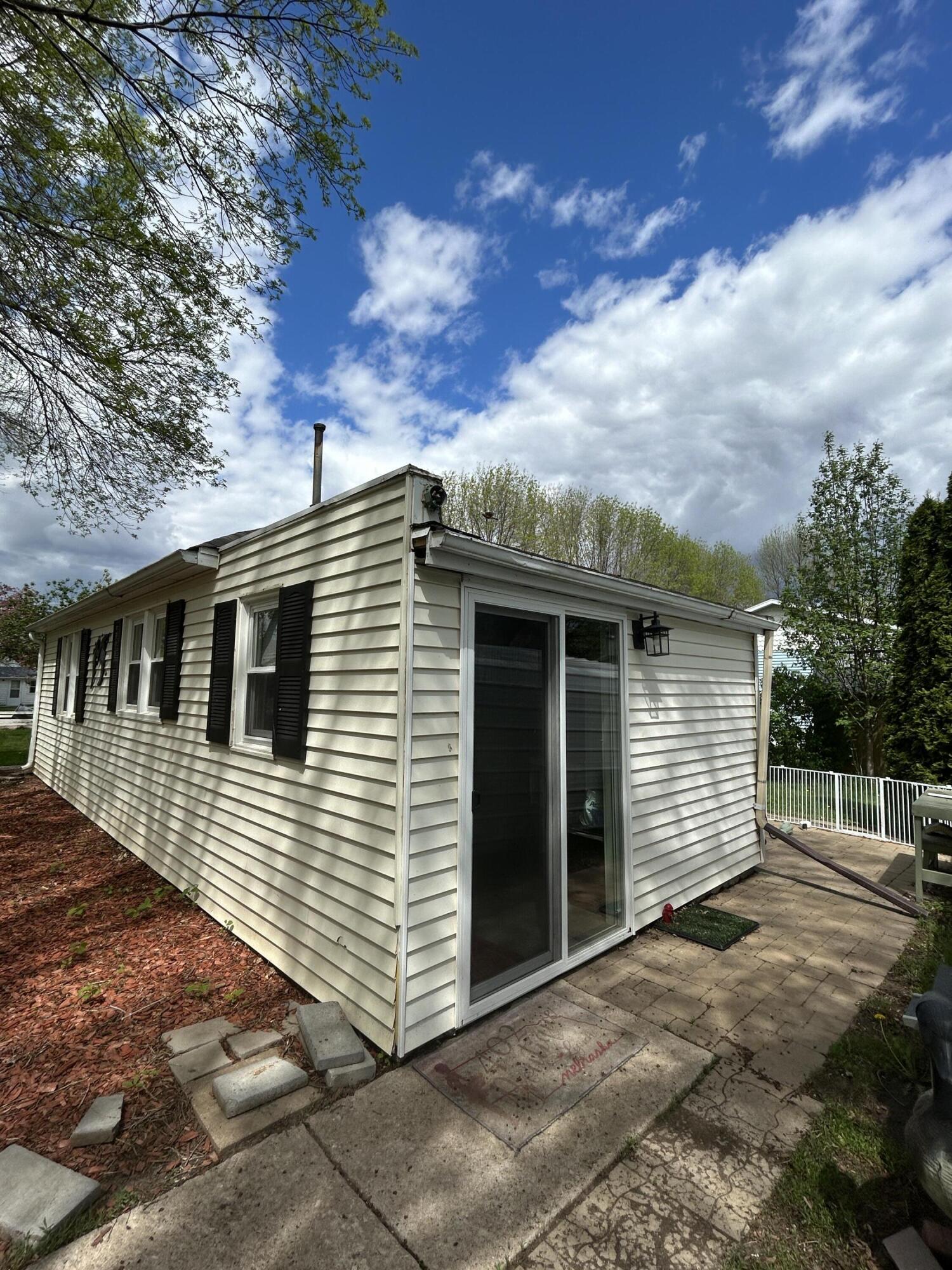 411 E Main St
