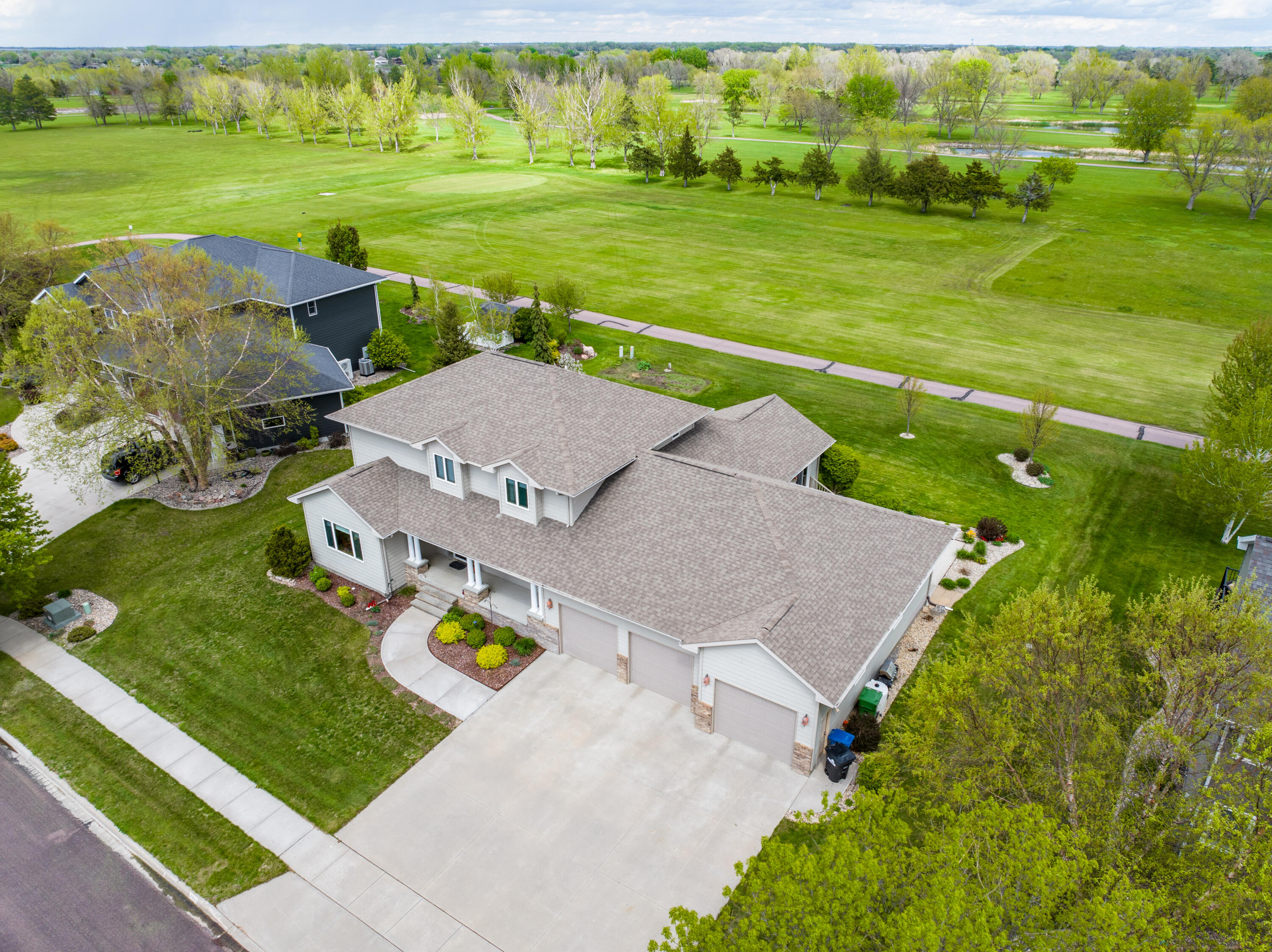 2904 Thunderbird Dr