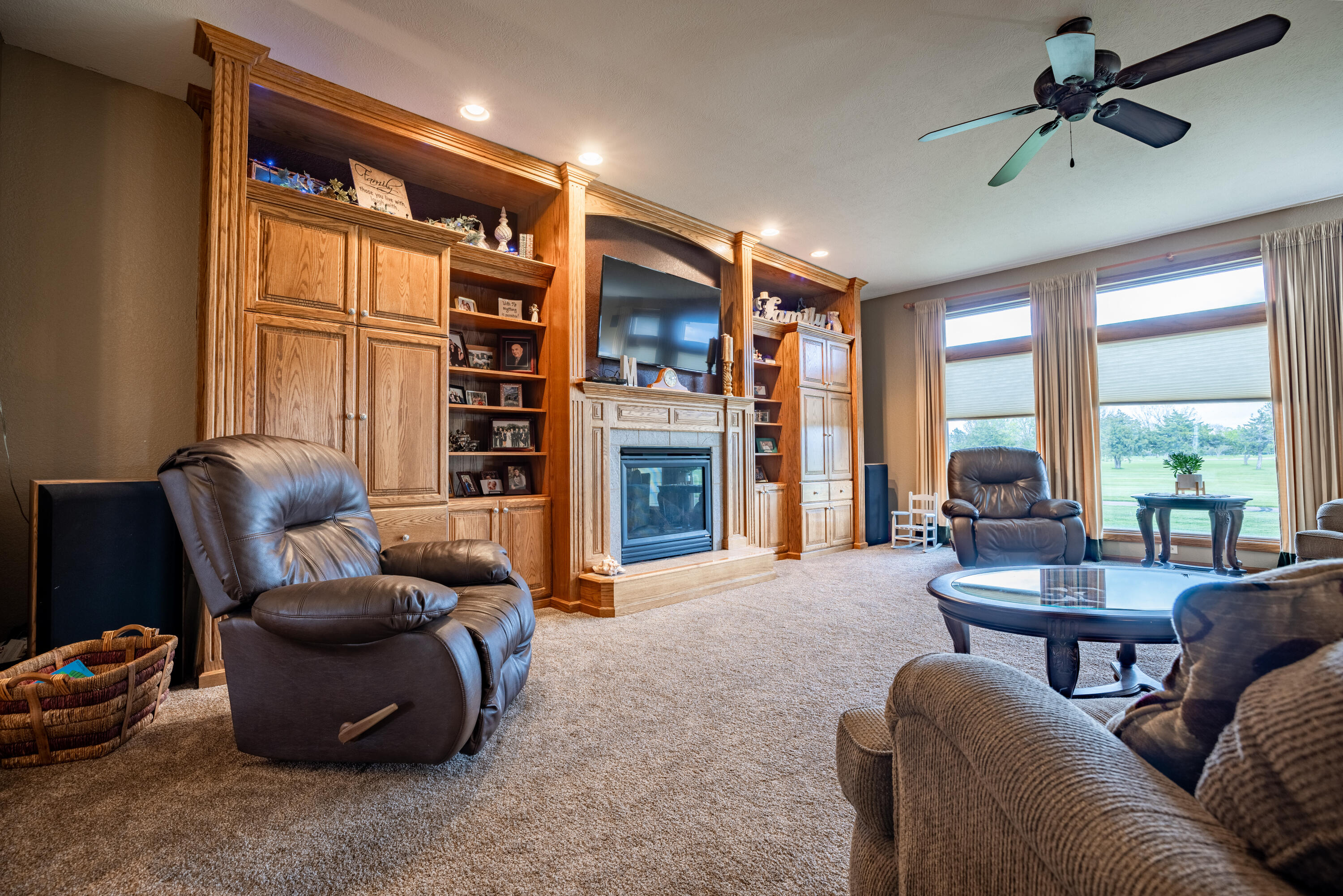 2904 Thunderbird Dr
