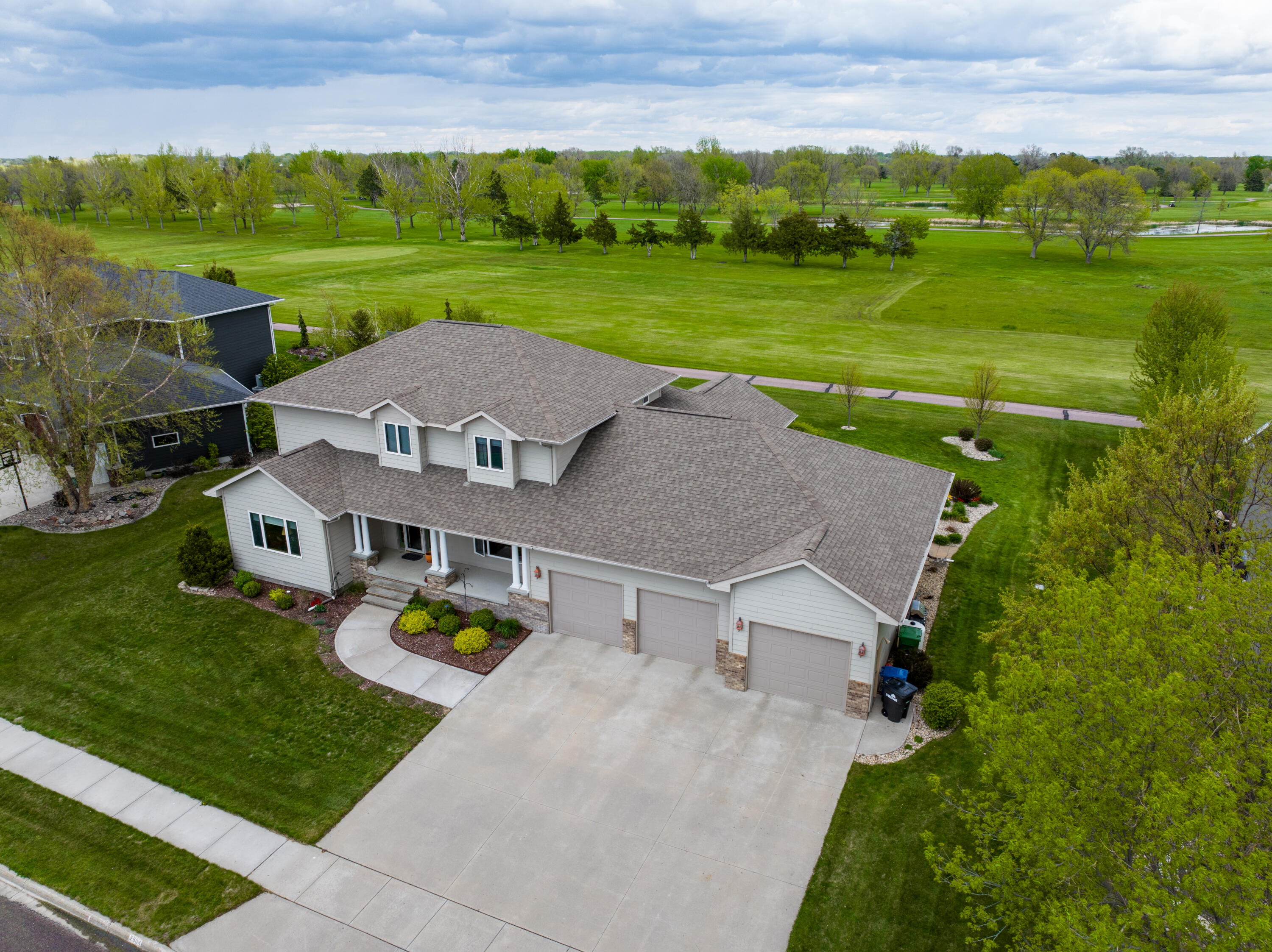 2904 Thunderbird Dr
