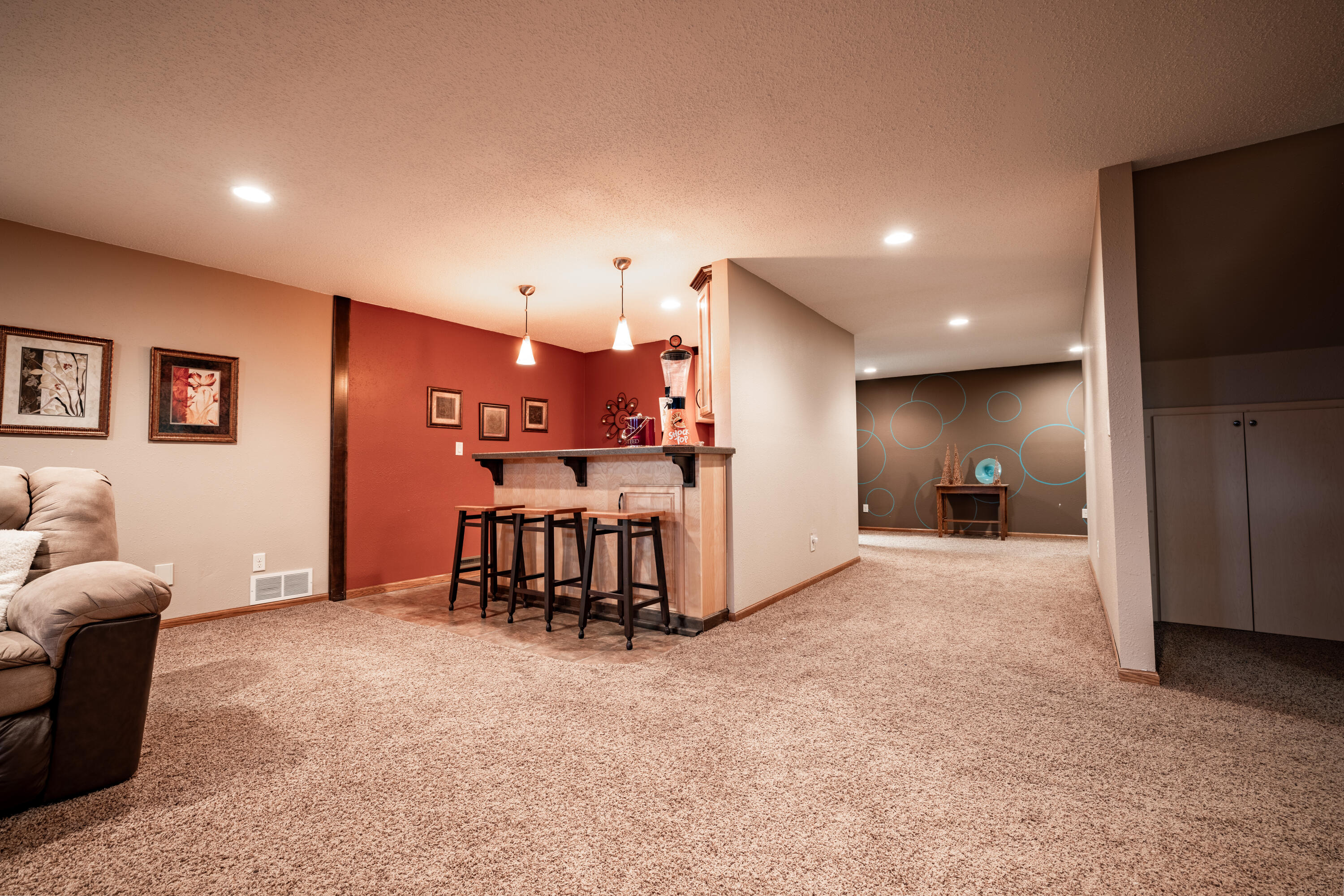 2904 Thunderbird Dr