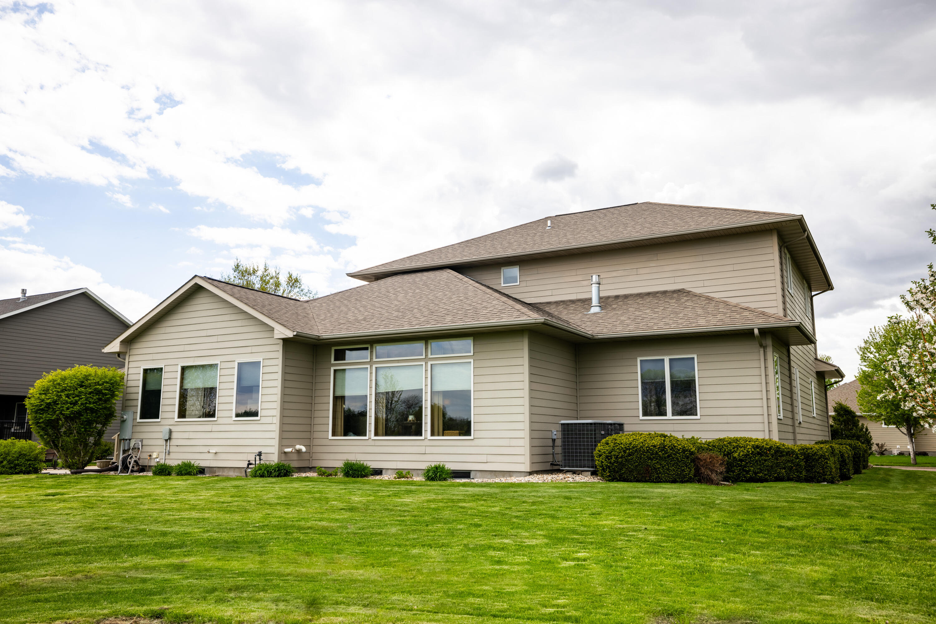 2904 Thunderbird Dr