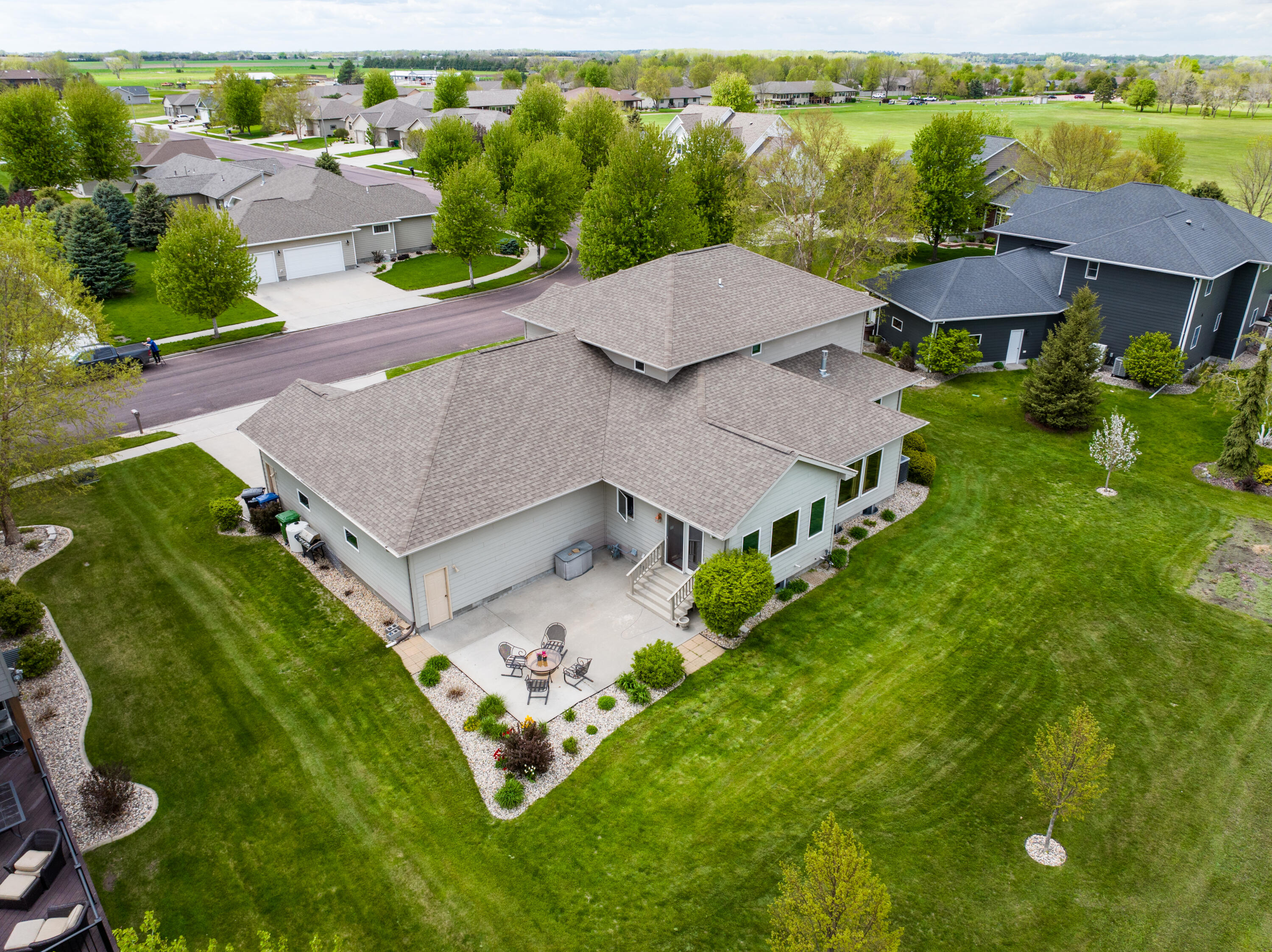 2904 Thunderbird Dr