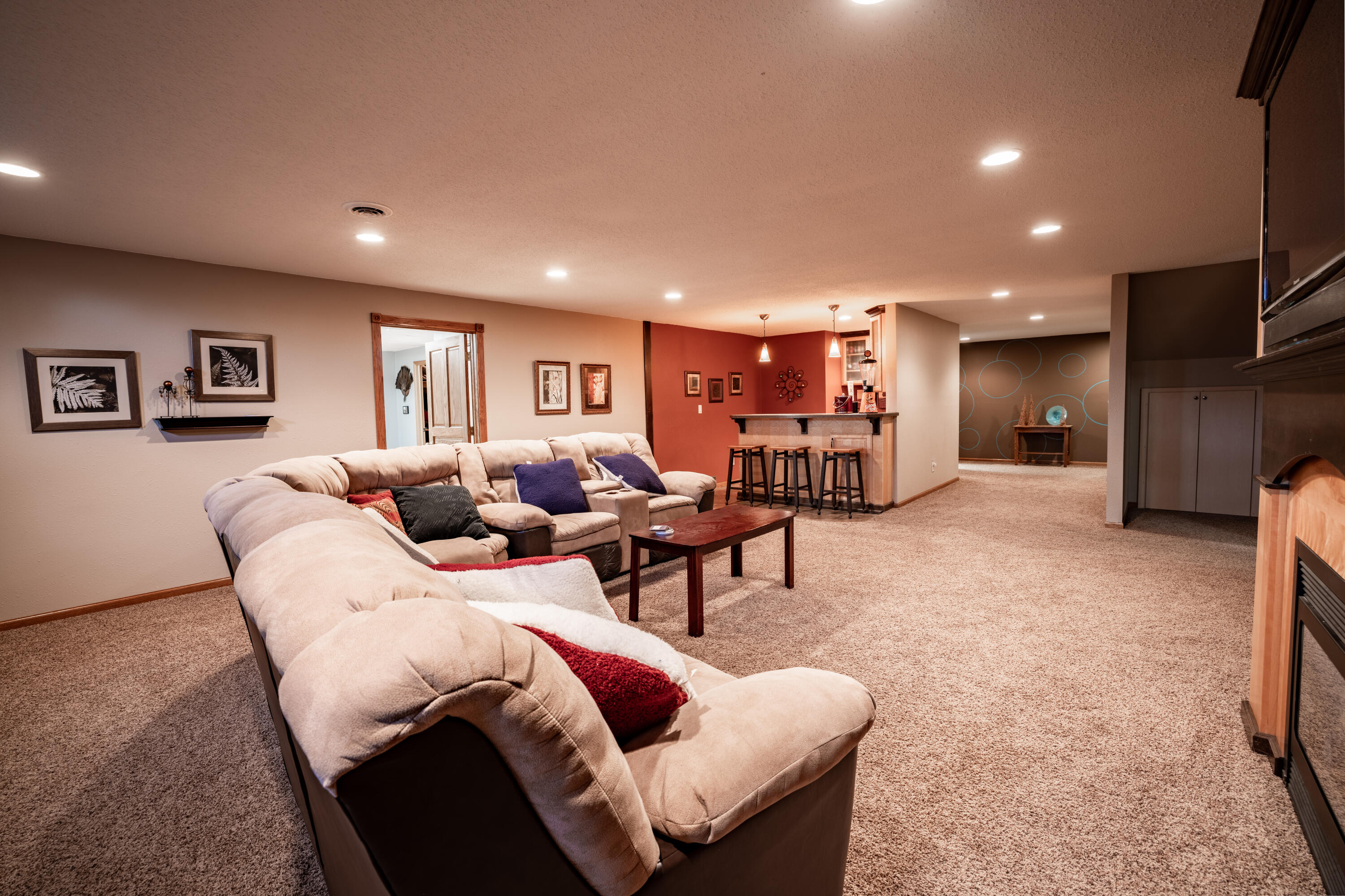 2904 Thunderbird Dr