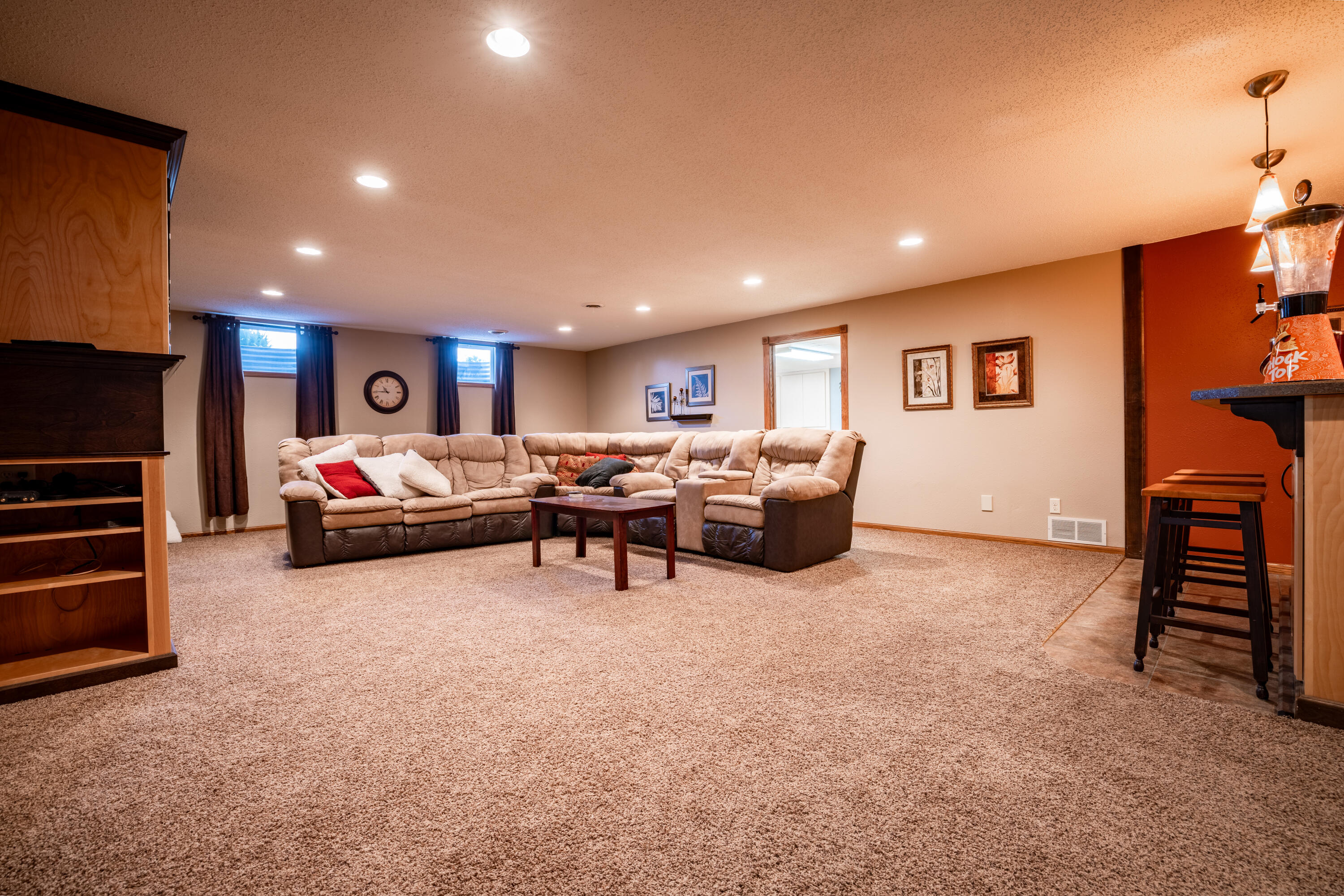 2904 Thunderbird Dr