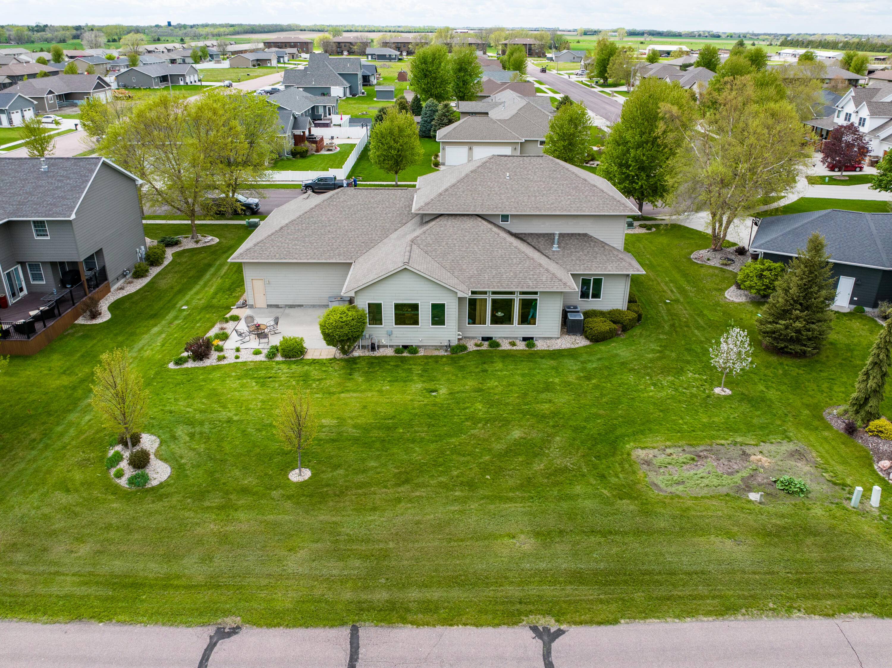 2904 Thunderbird Dr