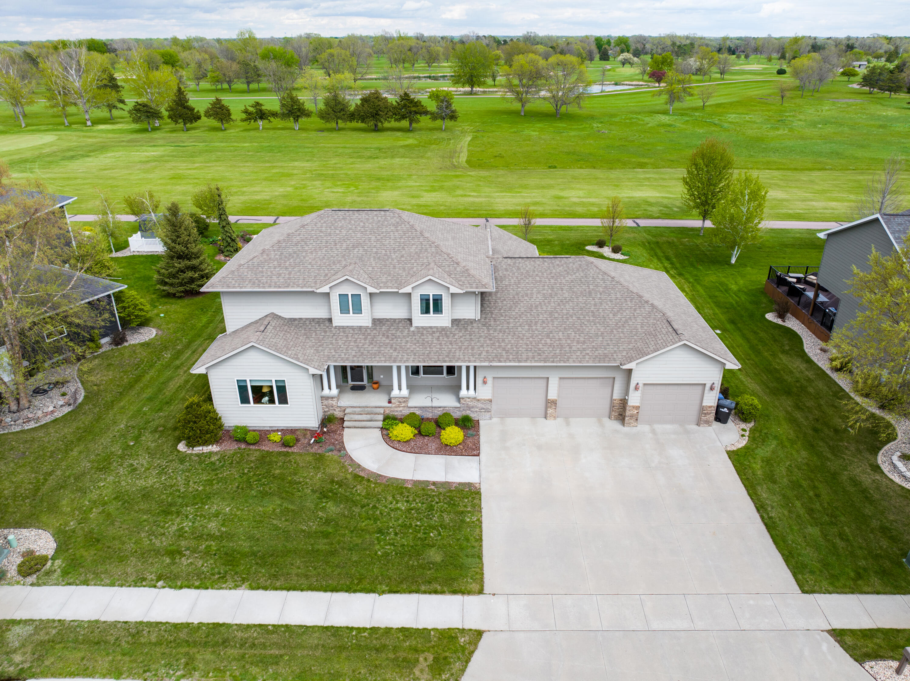 2904 Thunderbird Dr