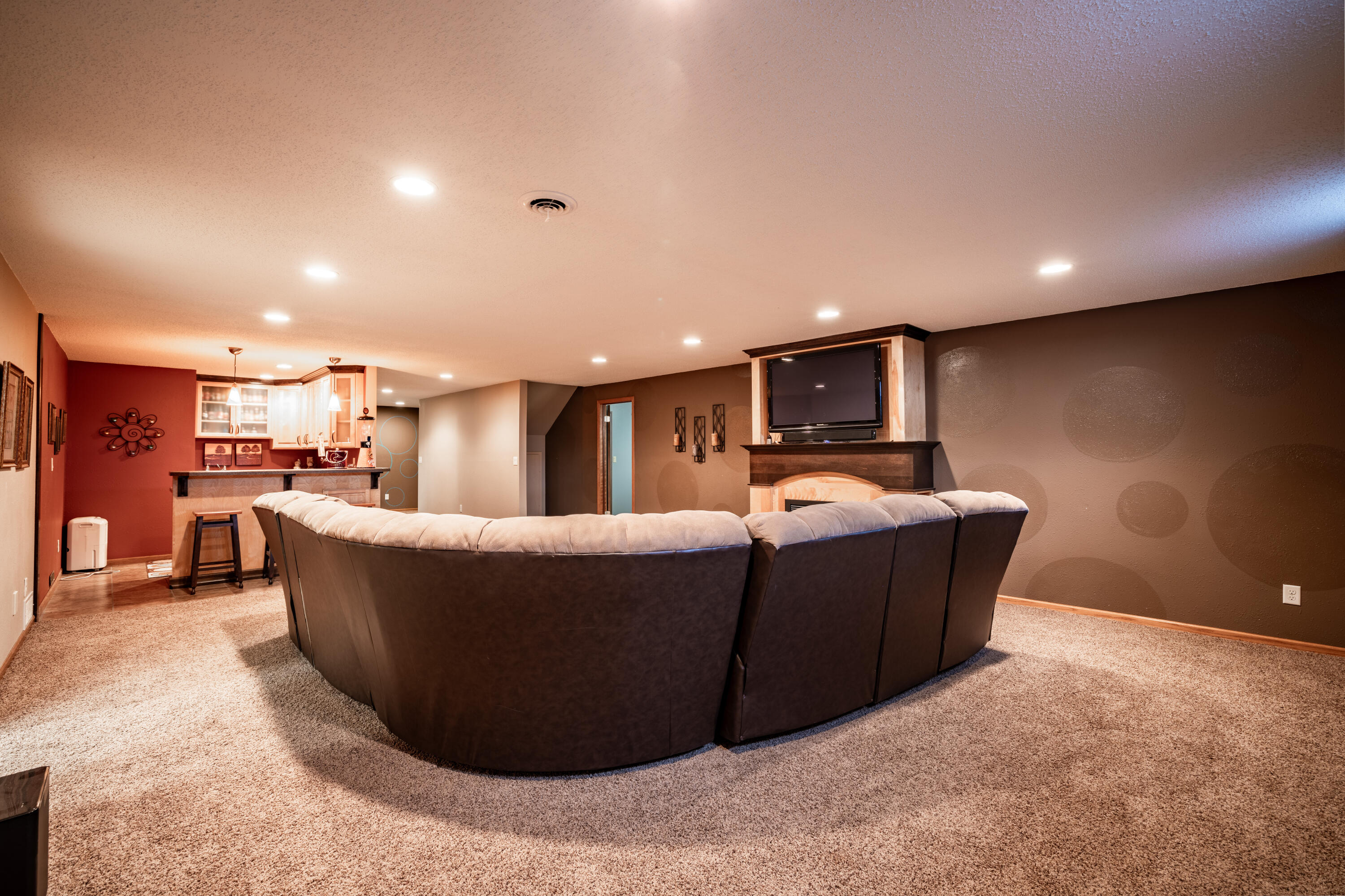 2904 Thunderbird Dr