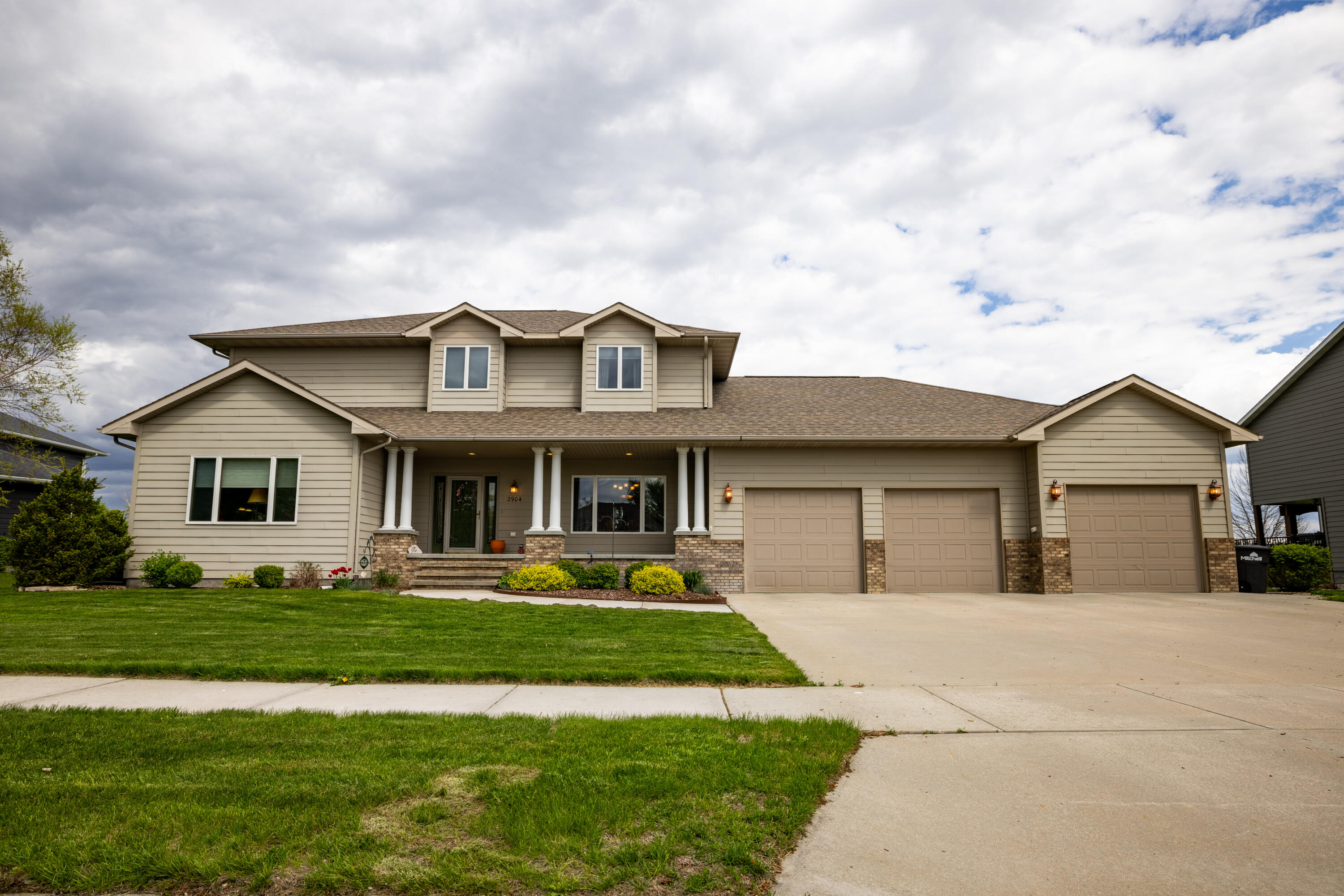 2904 Thunderbird Dr