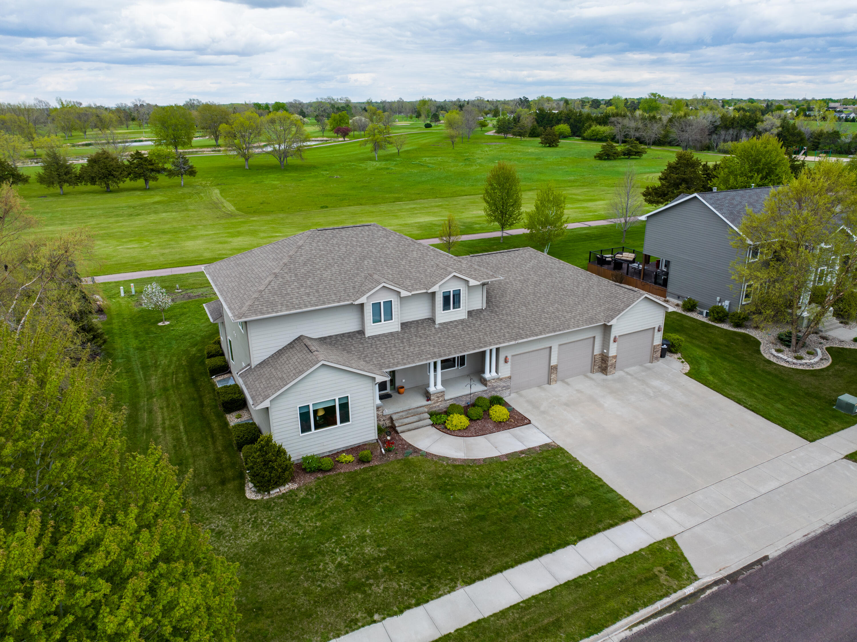 2904 Thunderbird Dr