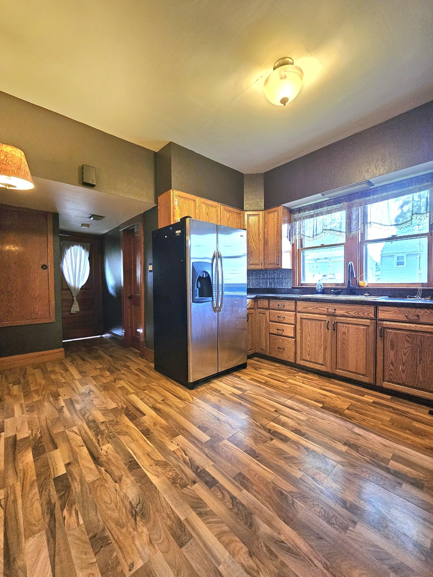 219 E Main