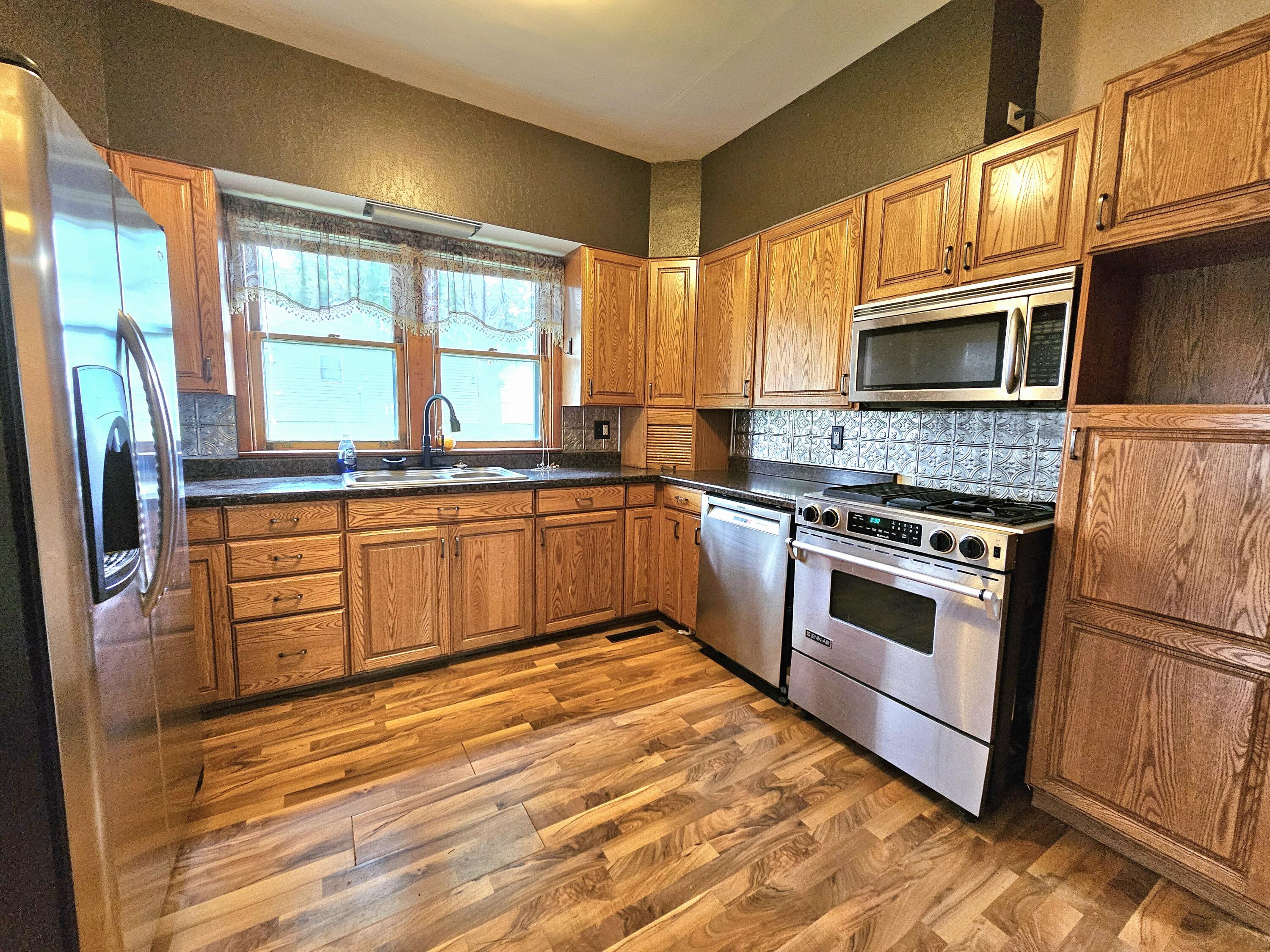 219 E Main