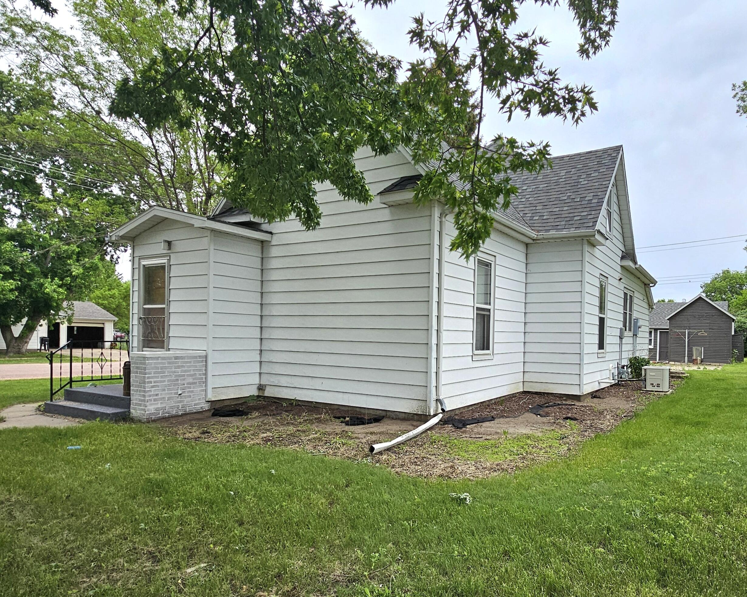 219 E Main