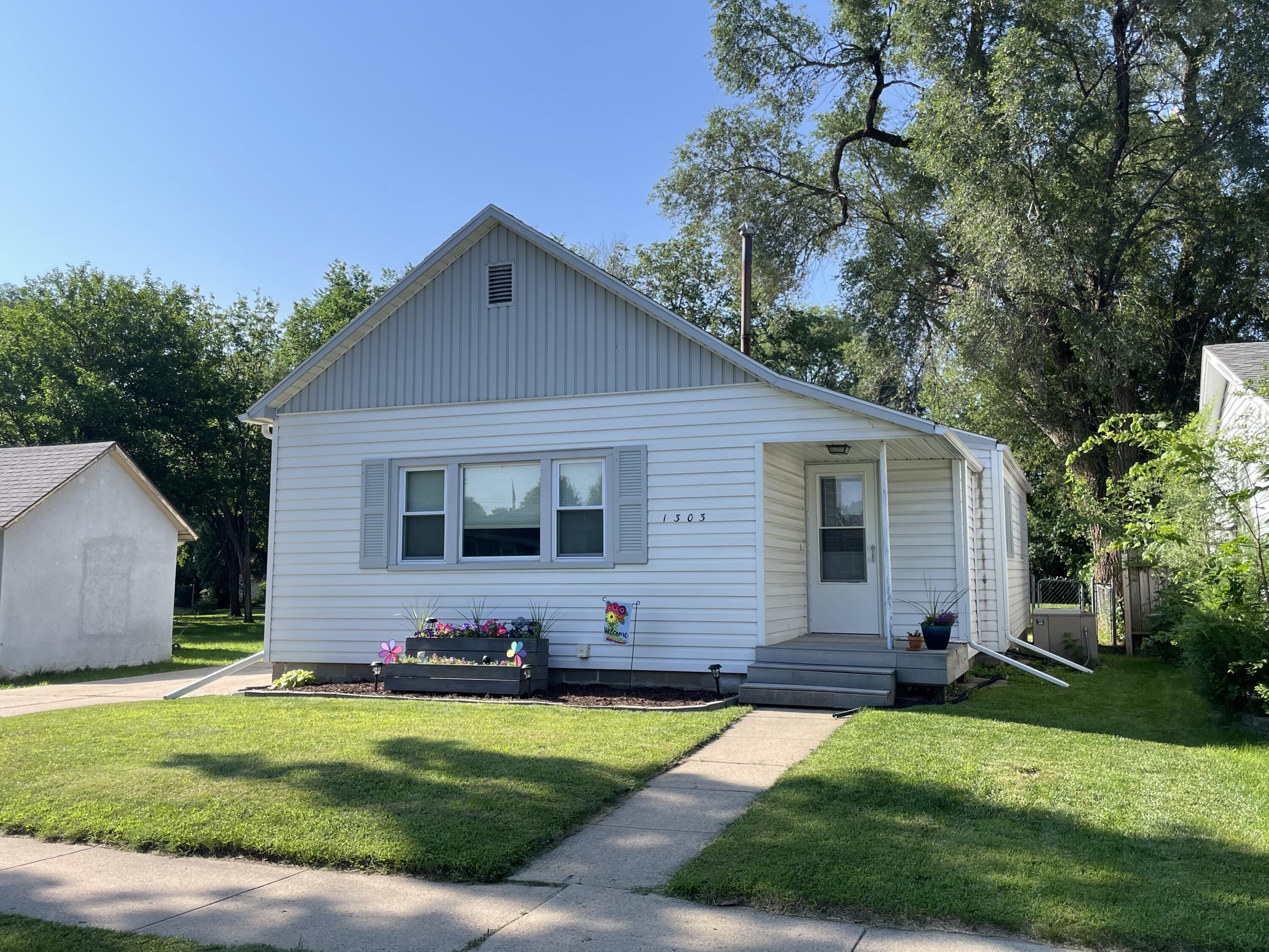 1303 E Hanson Ave