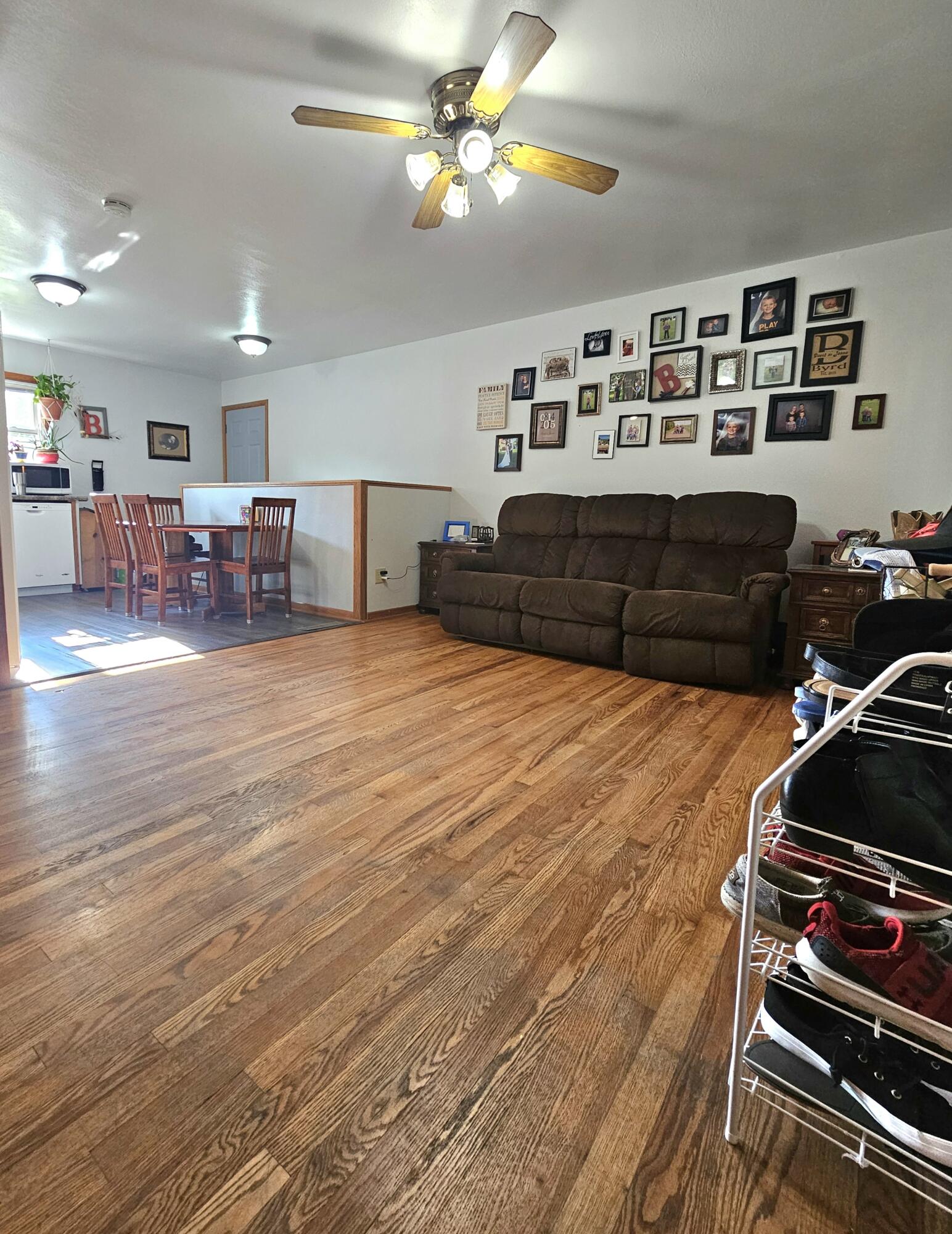 415 N Juanita St