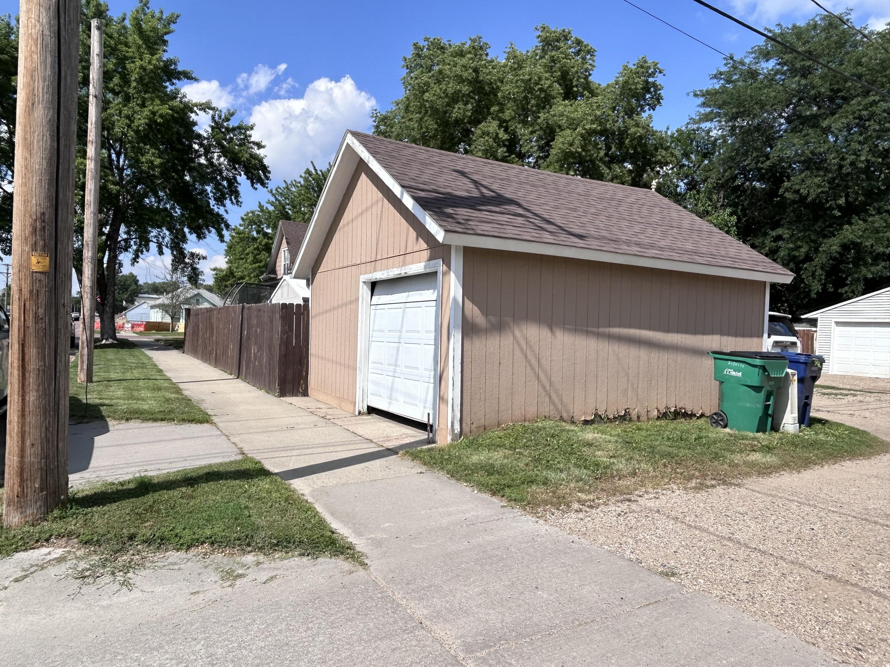 301 E 7th Ave