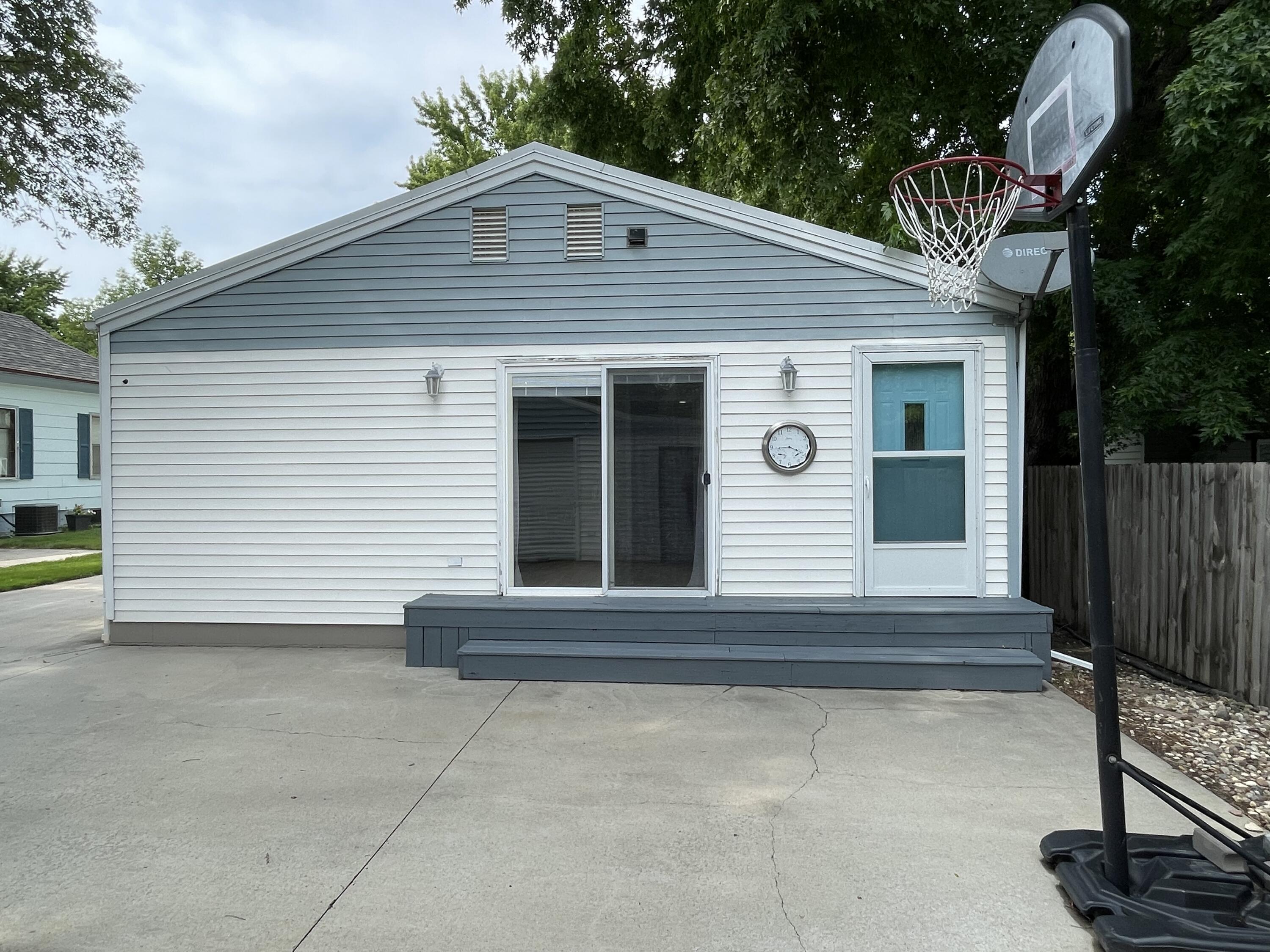 925 E 6th Ave