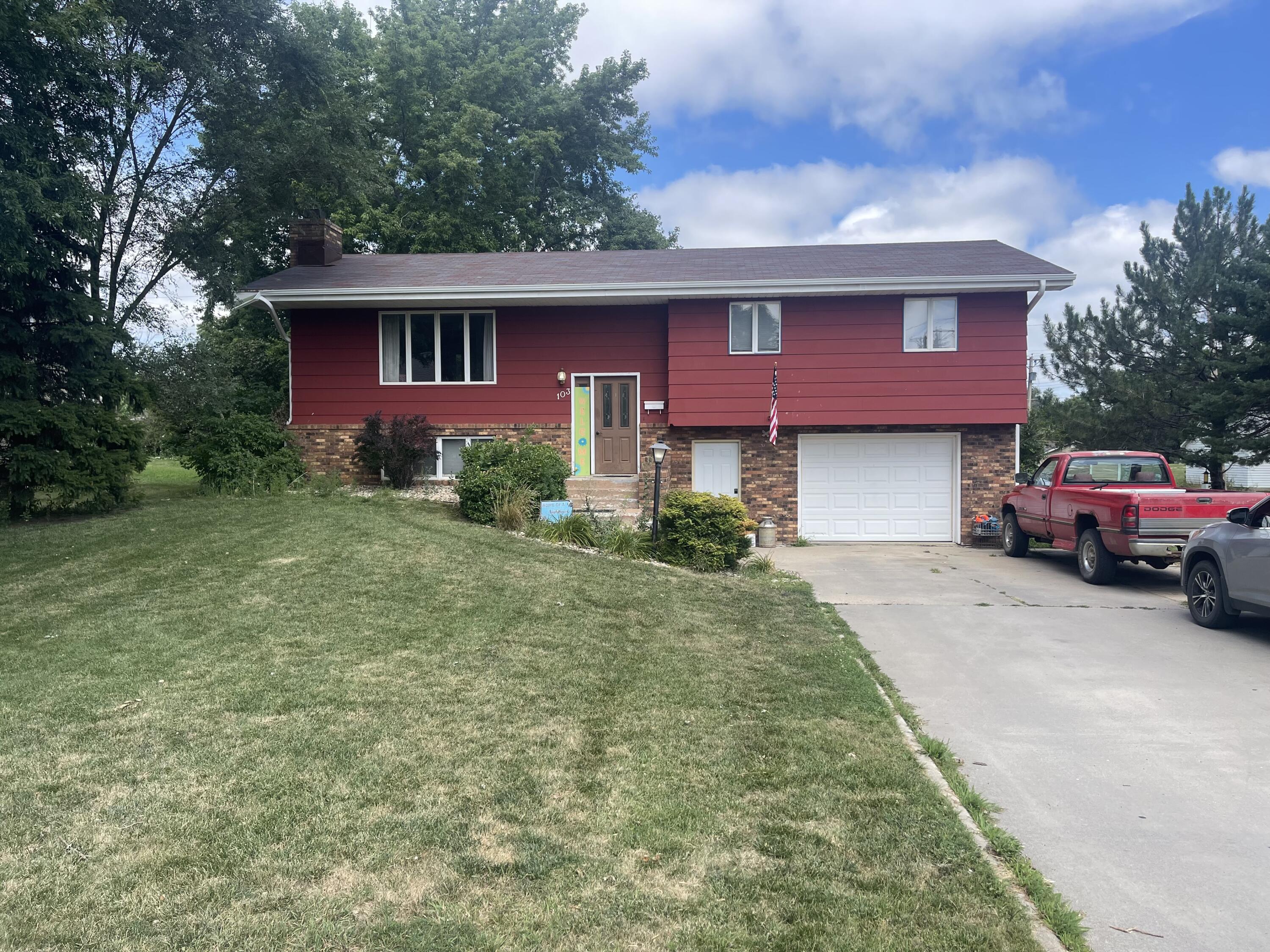 103 W Iowa St