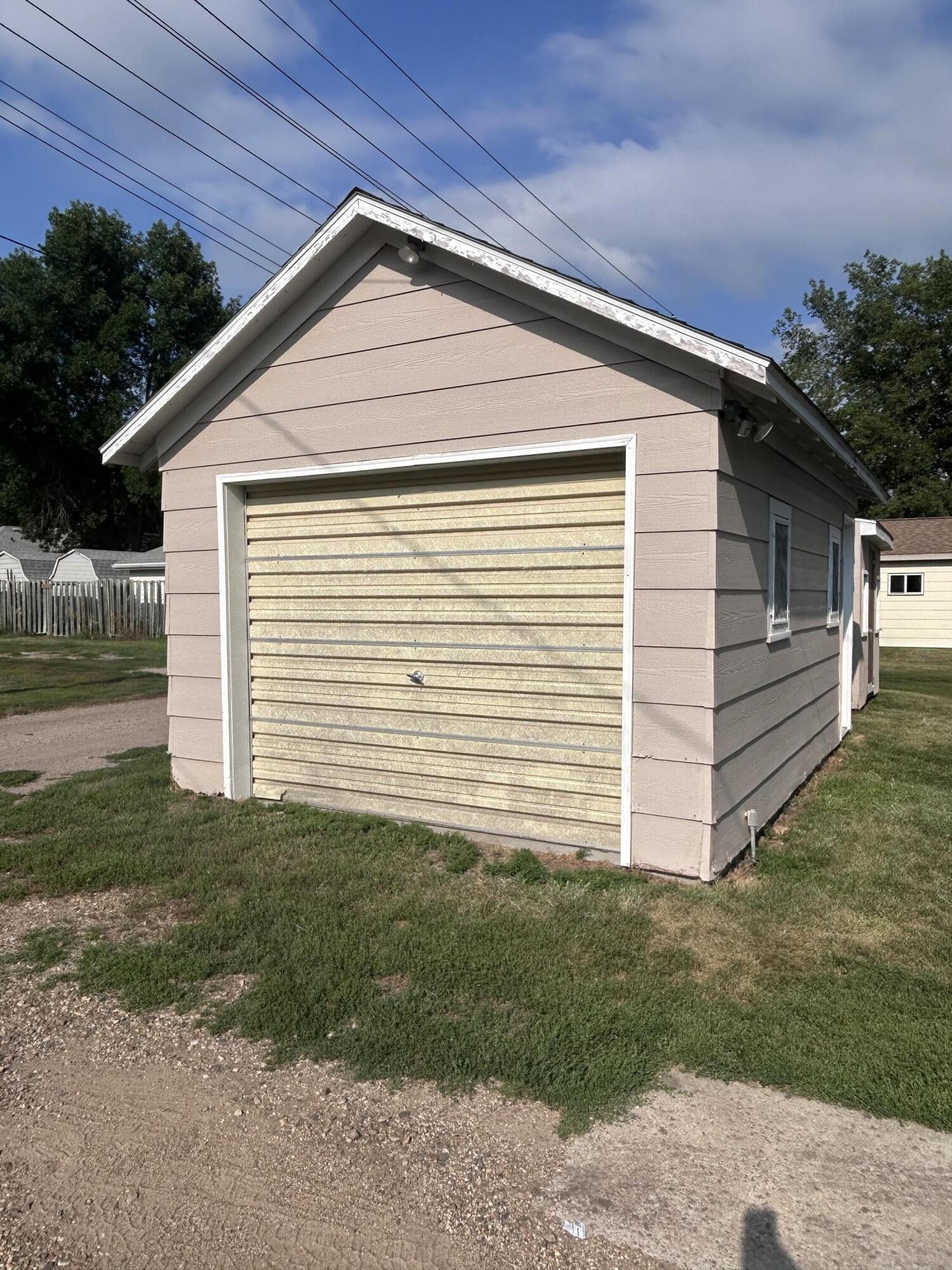 808 E Ash Ave