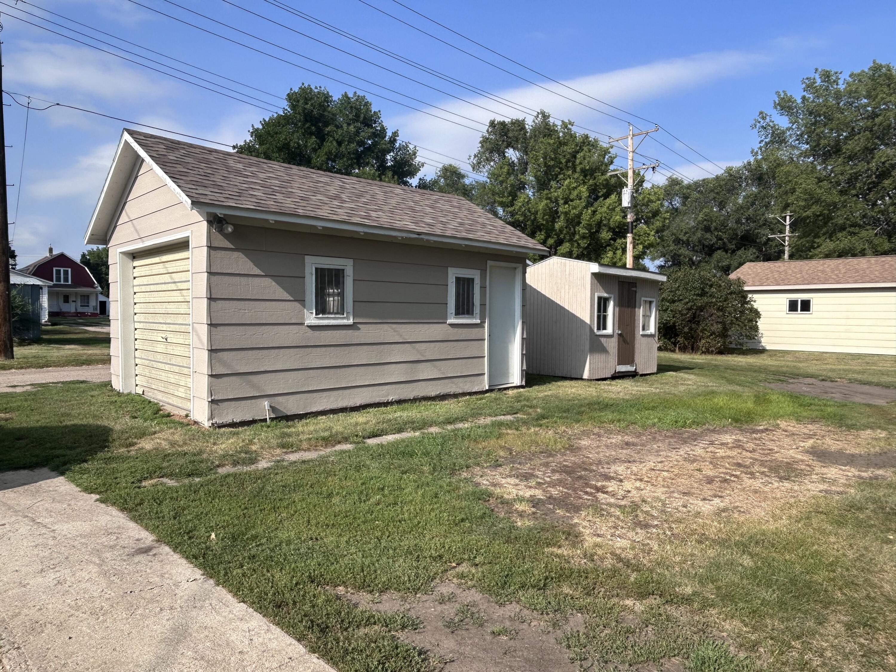 808 E Ash Ave