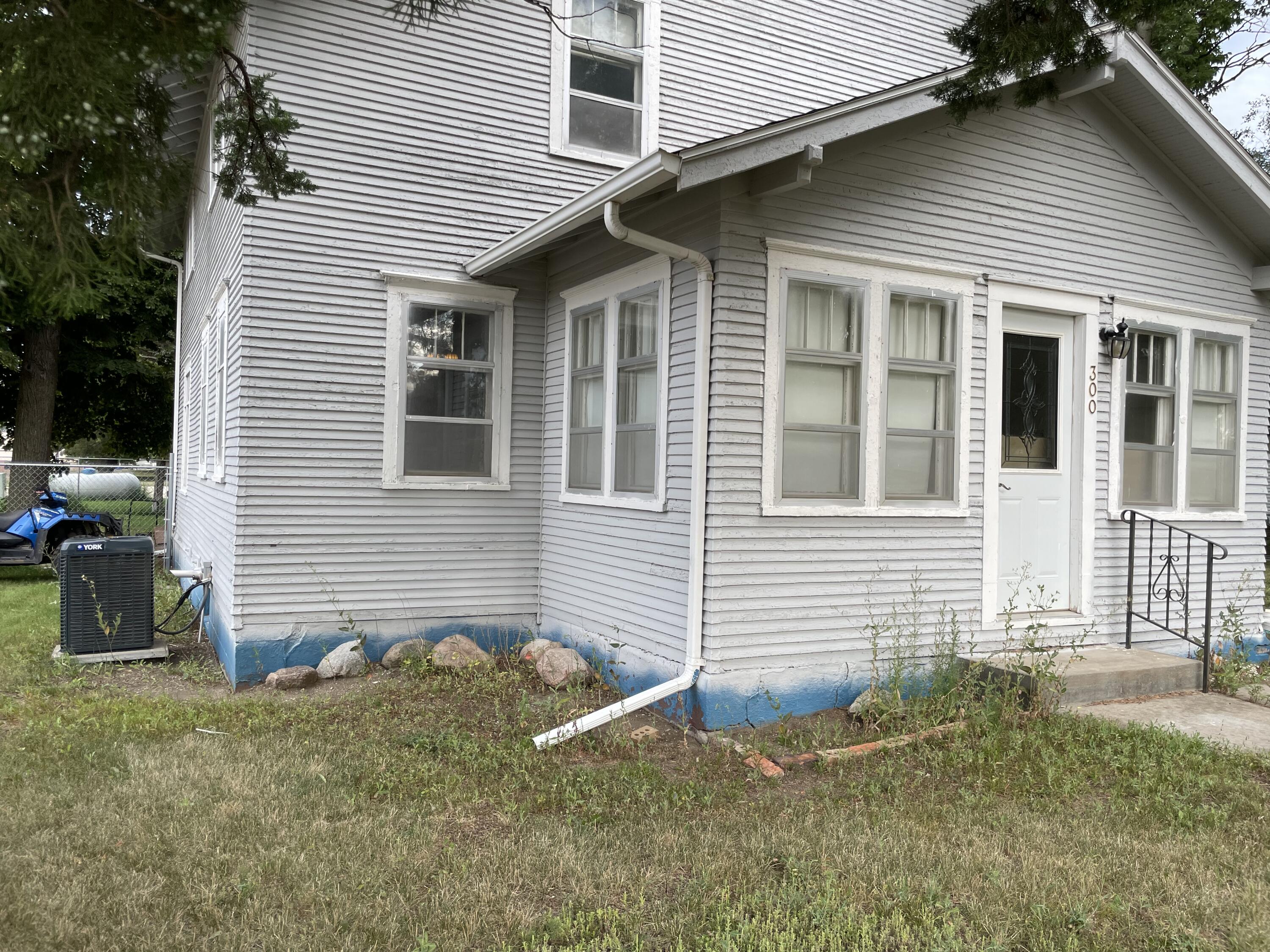 300 S Main St