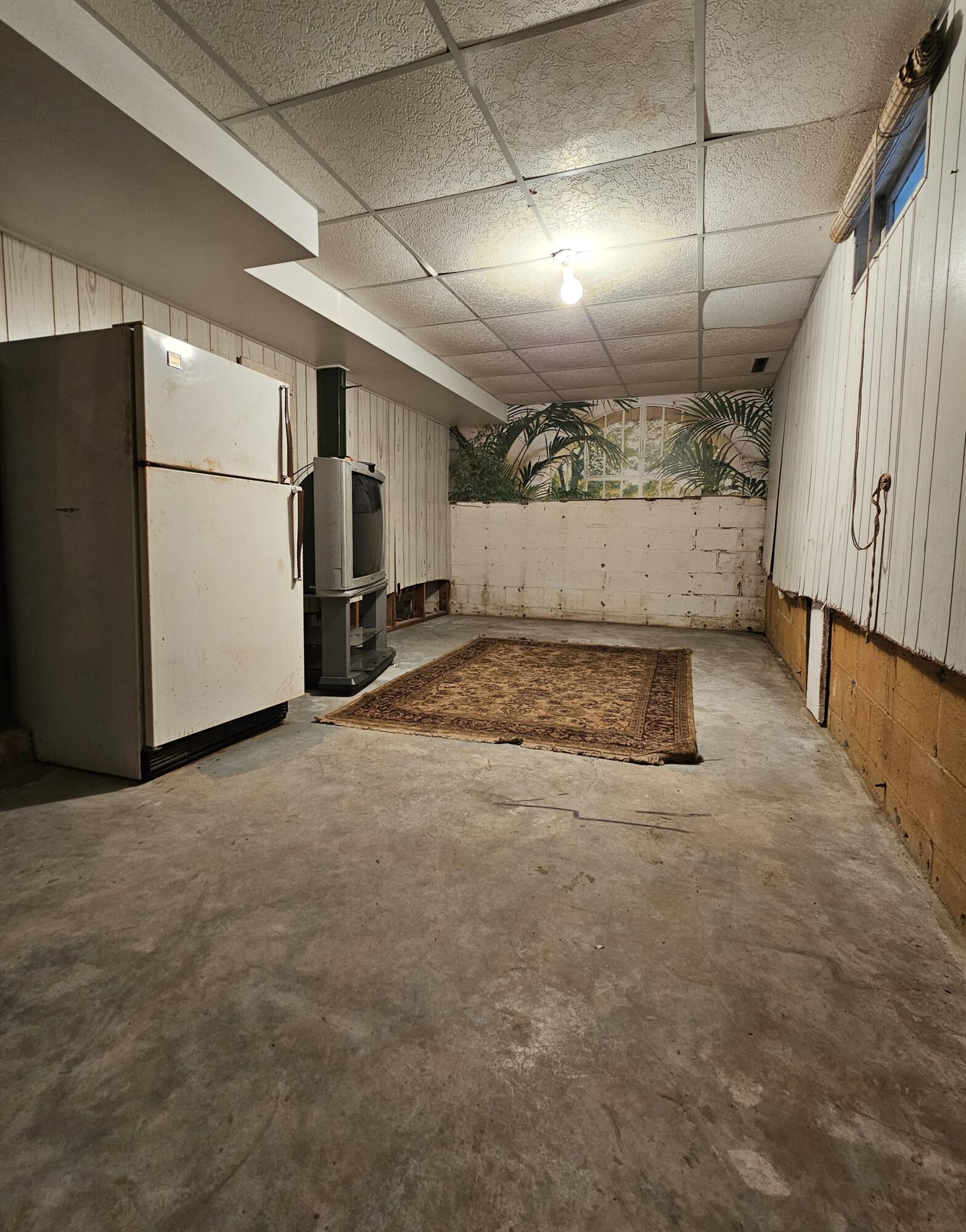 212 E 1st