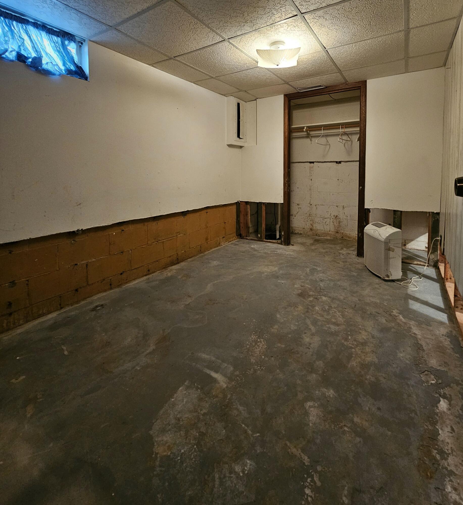 212 E 1st