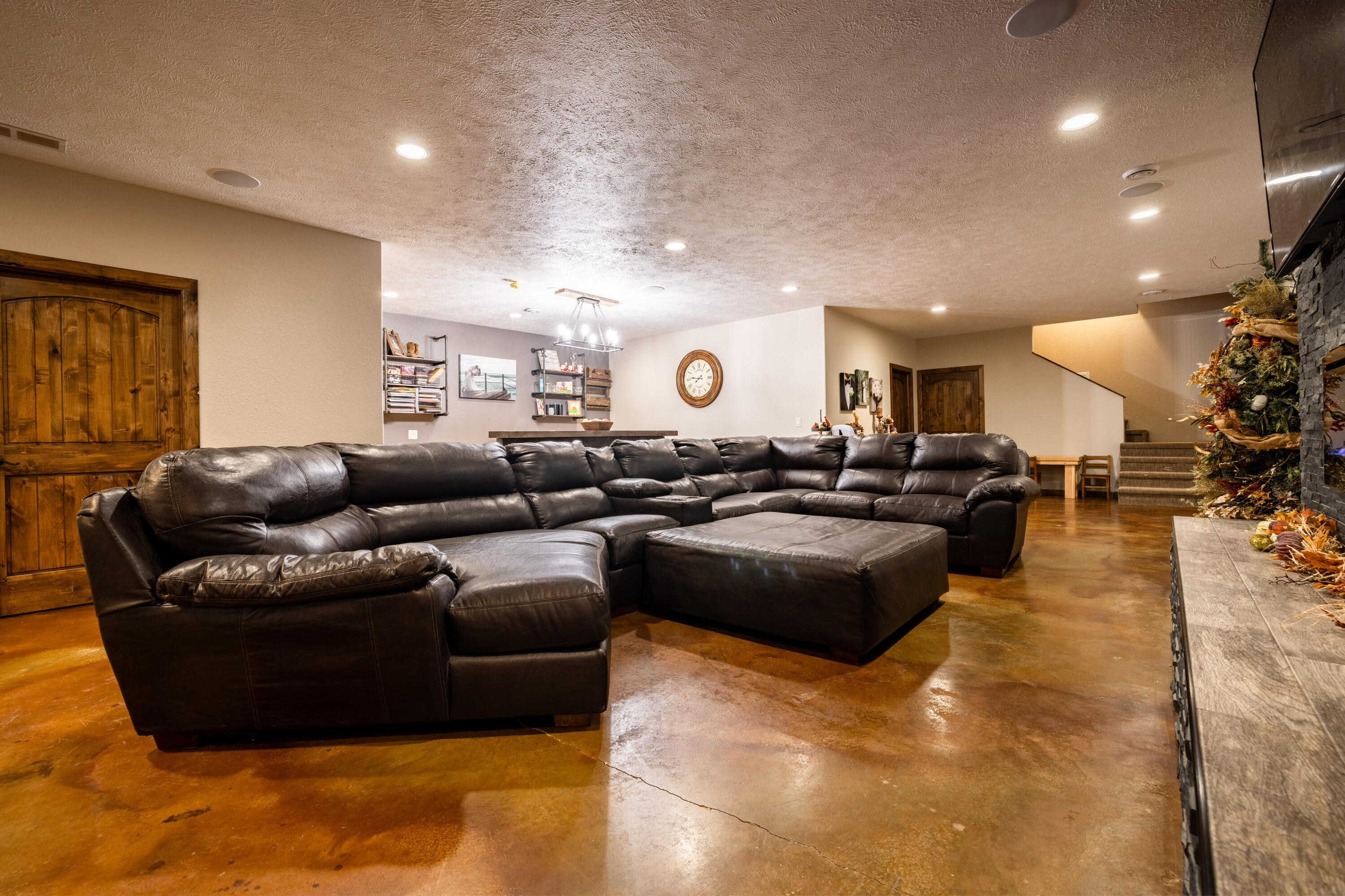 520 W 2nd St