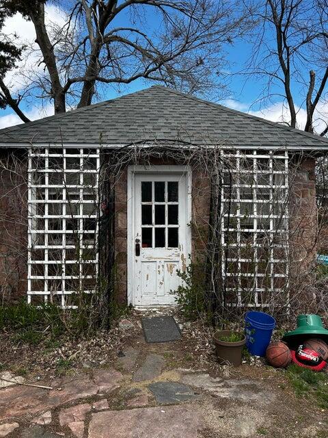 330 E Vermont Ave