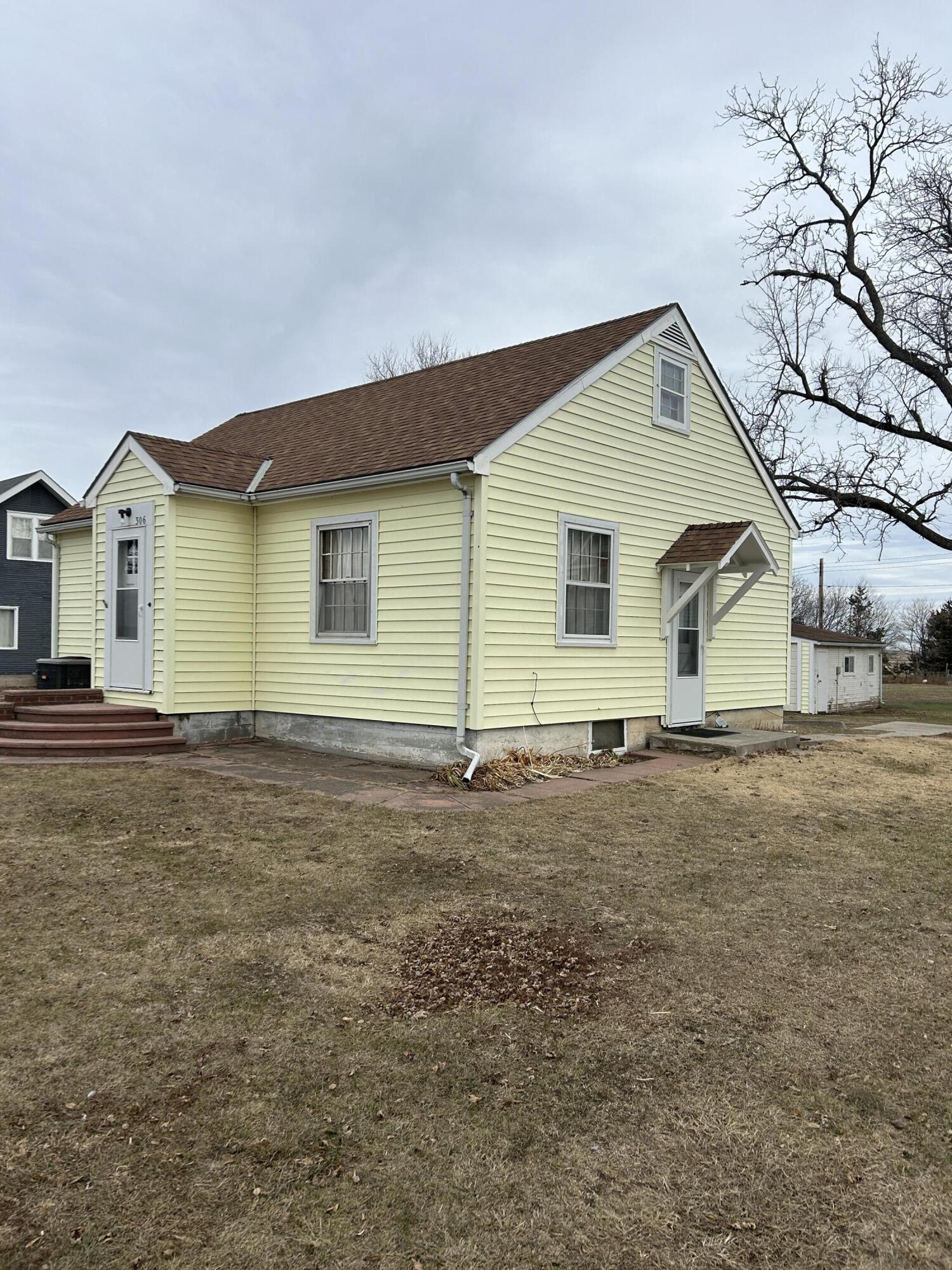 306 N Main St