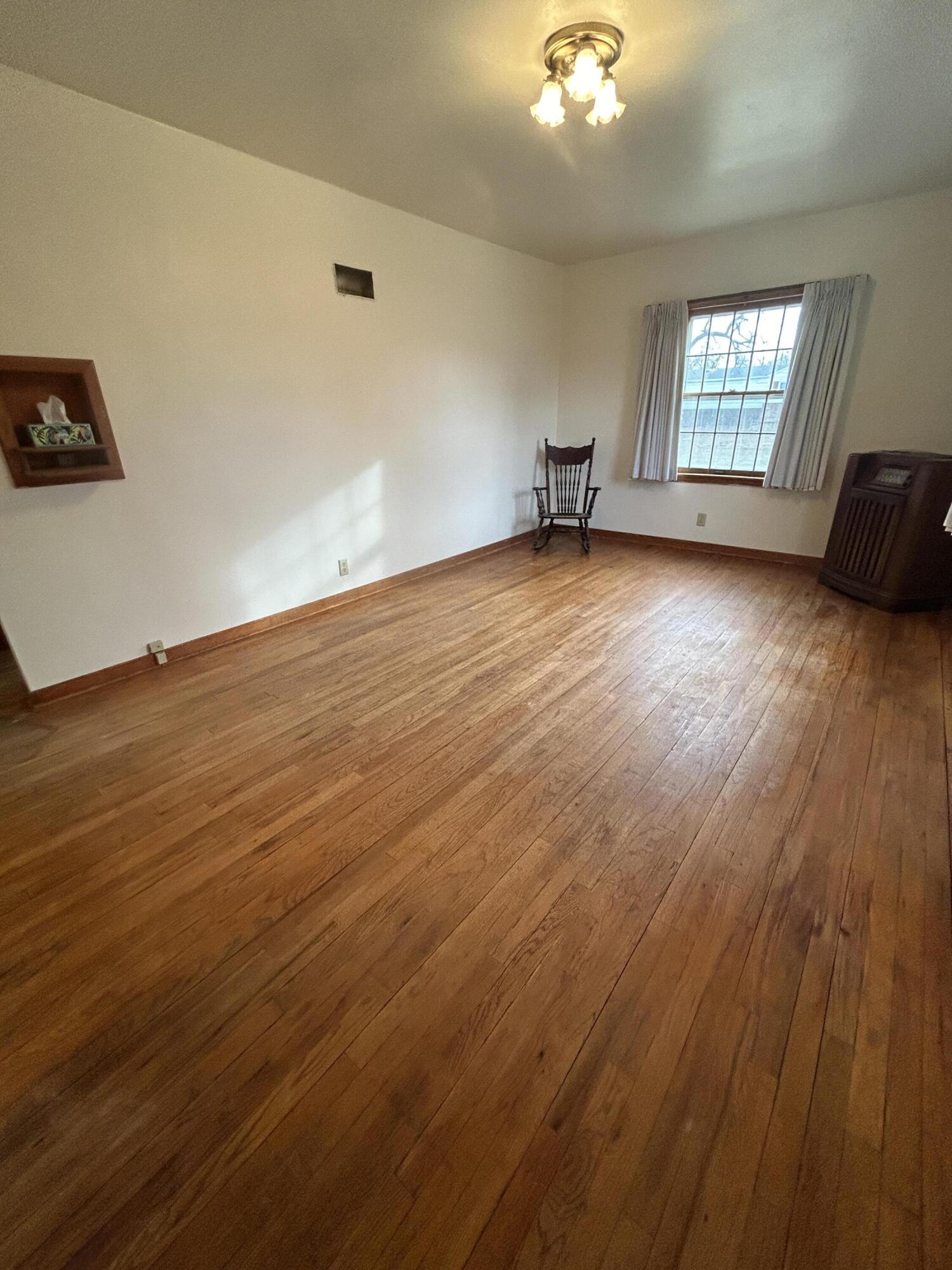 306 N Main St