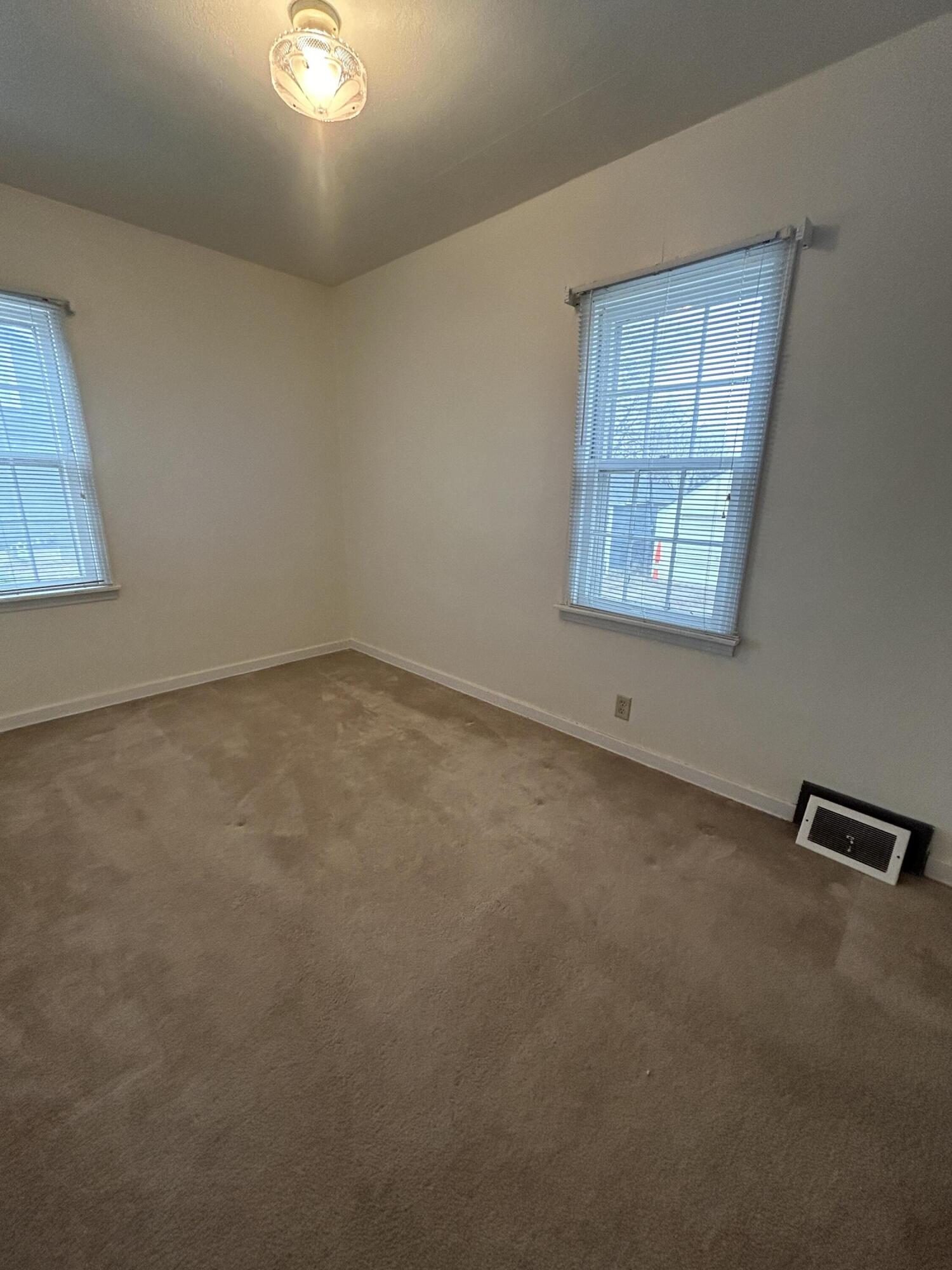 306 N Main St