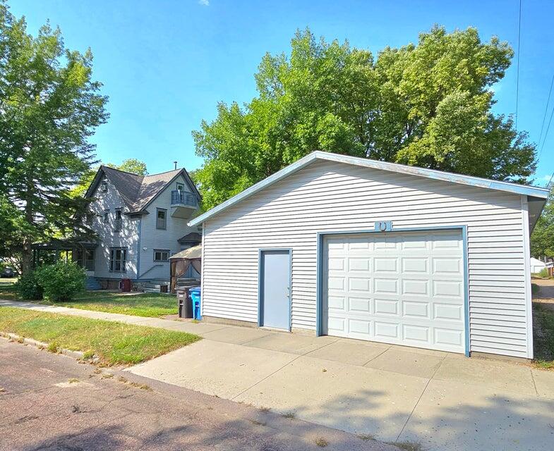 820 E 4th Ave