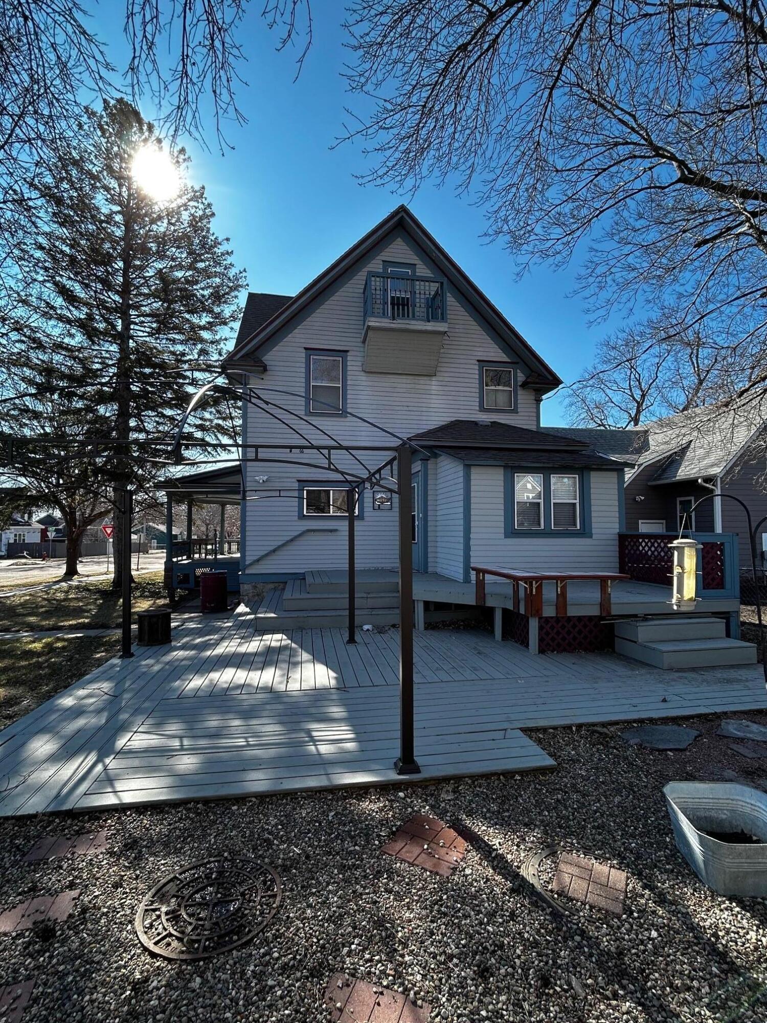 820 E 4th Ave