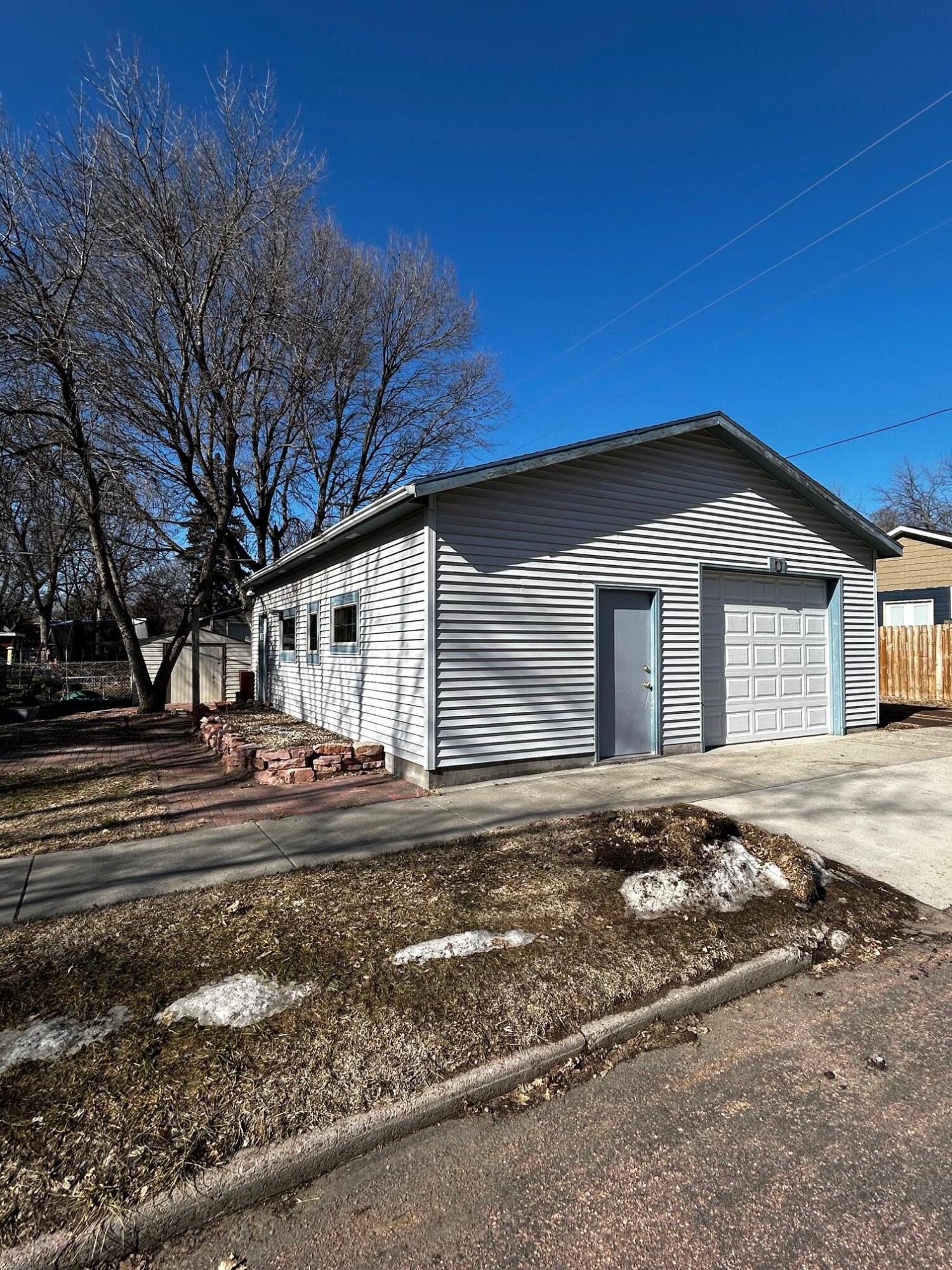 820 E 4th Ave