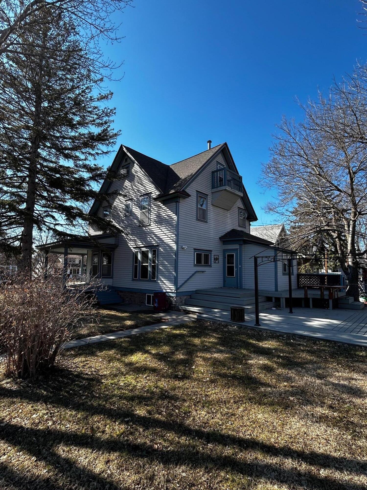 820 E 4th Ave