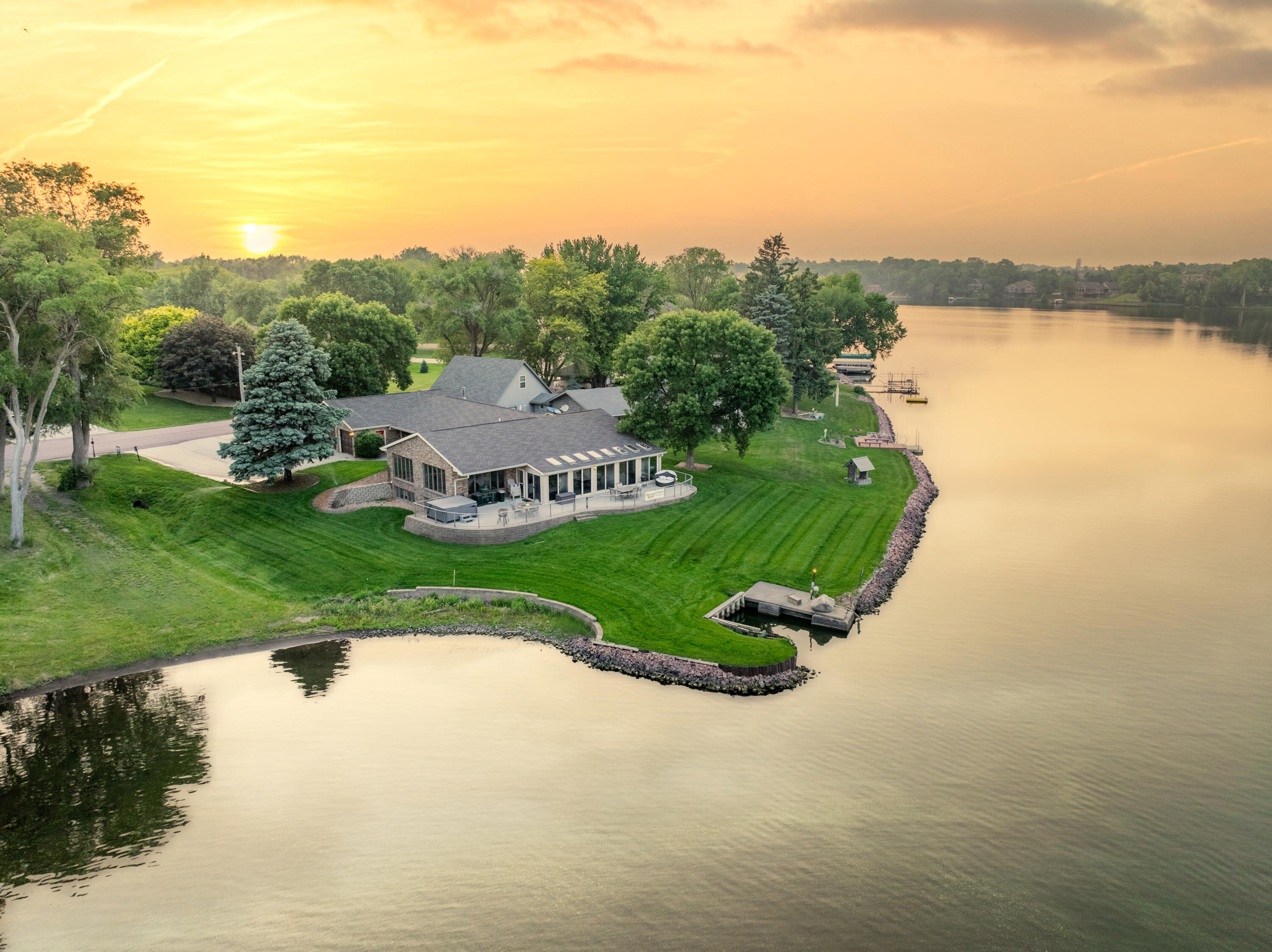 111 S Harmon Dr