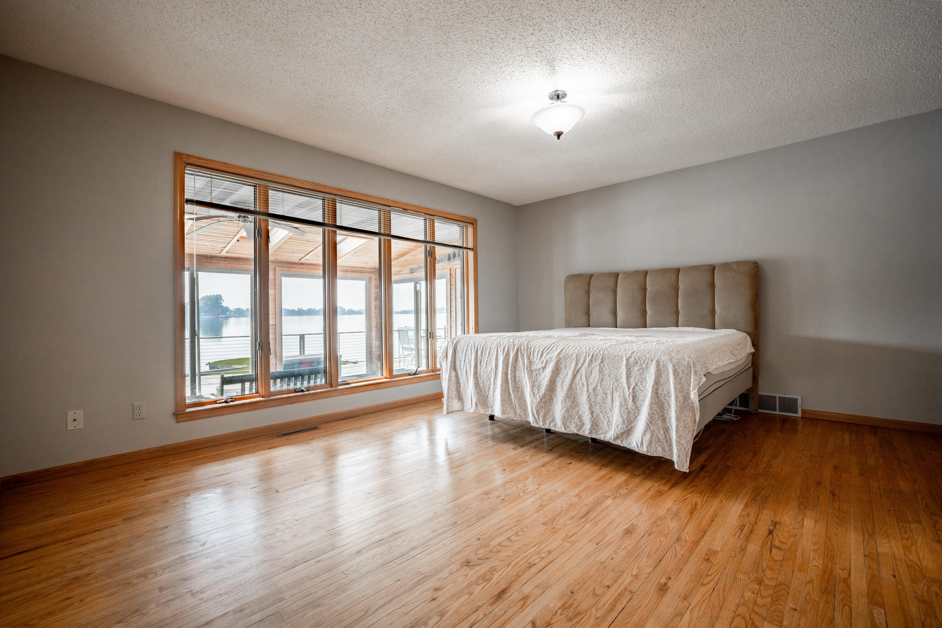 111 S Harmon Dr