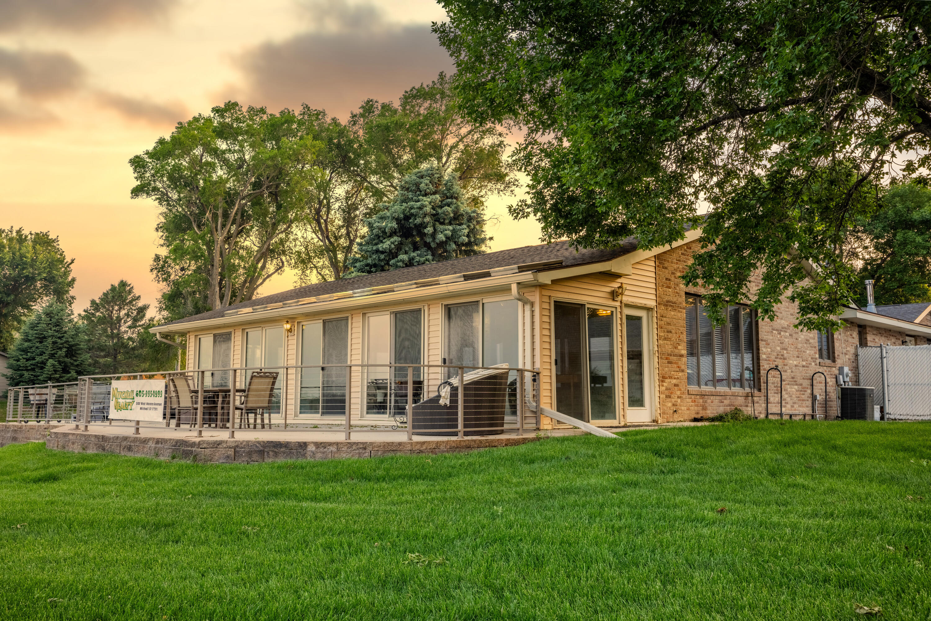 111 S Harmon Dr
